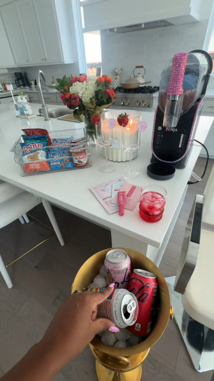 A whole vibe 🍓✨ My setup for a braid appointment!

#LTKBeauty #LTKdayinmylife #LTKselfcare