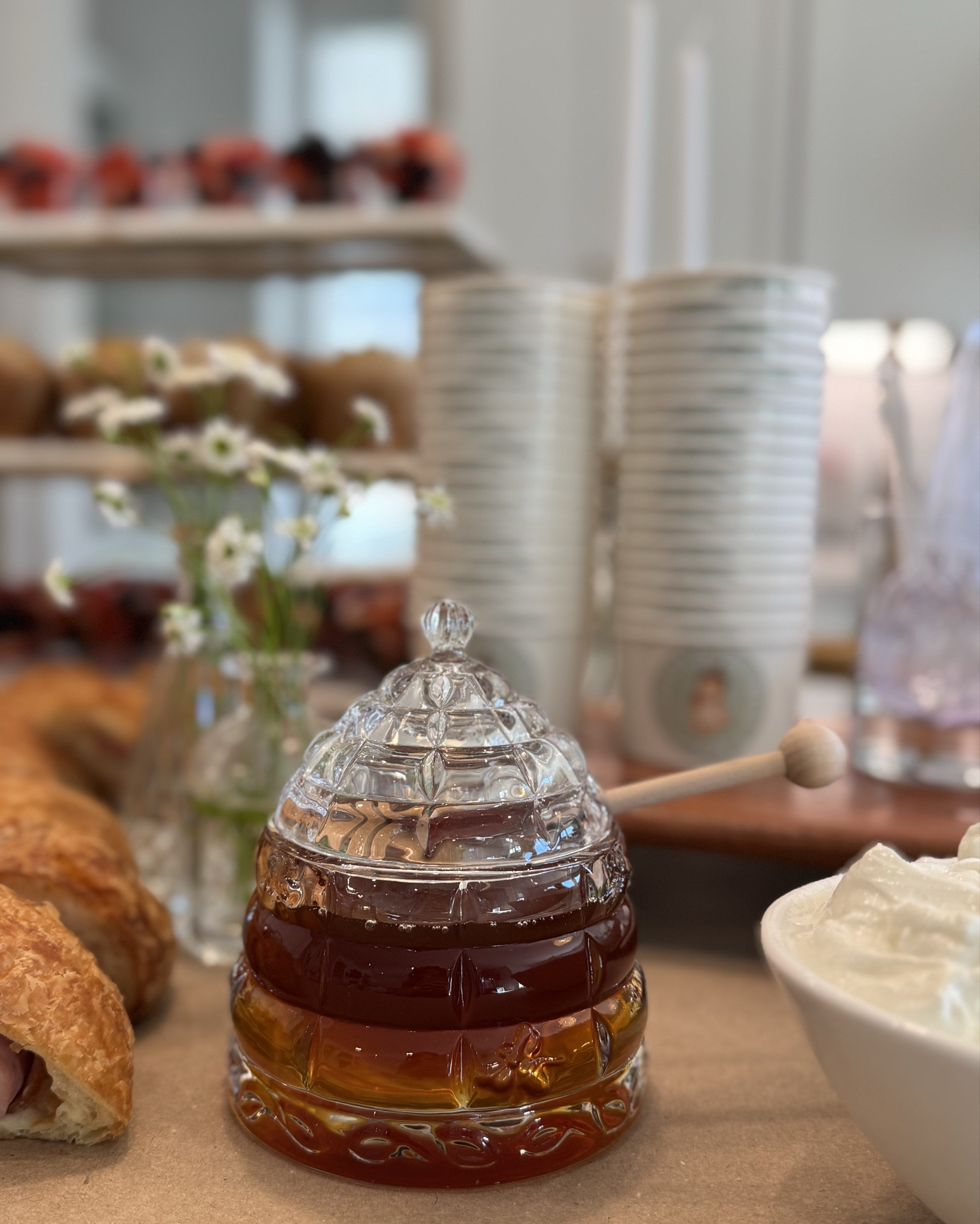 The most beautiful honey jar 🍯
I originally bought this for the yogurt bar at my daughter’s birthday party, but we’ve been using it regularly ever since. It looks so pretty on our kitchen counter, and I keep it right by my tea station. It would also make a great gift for any tea lover!

#LTKKids #LTKmomlife #LTKHome
