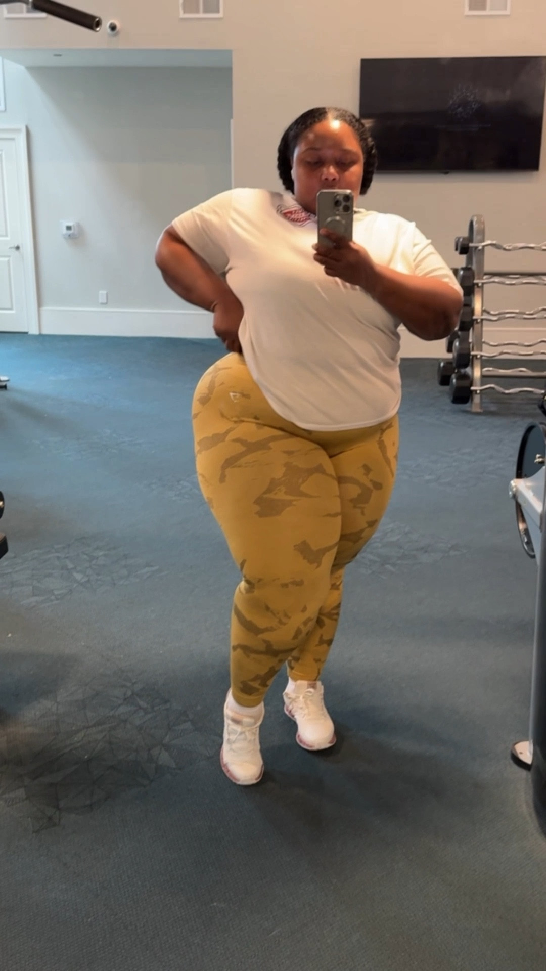 First time wearing gymshark leggings… They are comfy and they stay in place! Iykyk!!!! 💛

#LTKStyleTip #LTKActive #LTKPlusSize