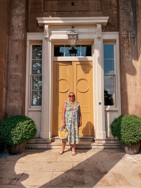 Sunshine dressing… straw bags and sunshine dresses (this one’s postcard print!) 

#LTKtravel #LTKSeasonal #LTKcurves