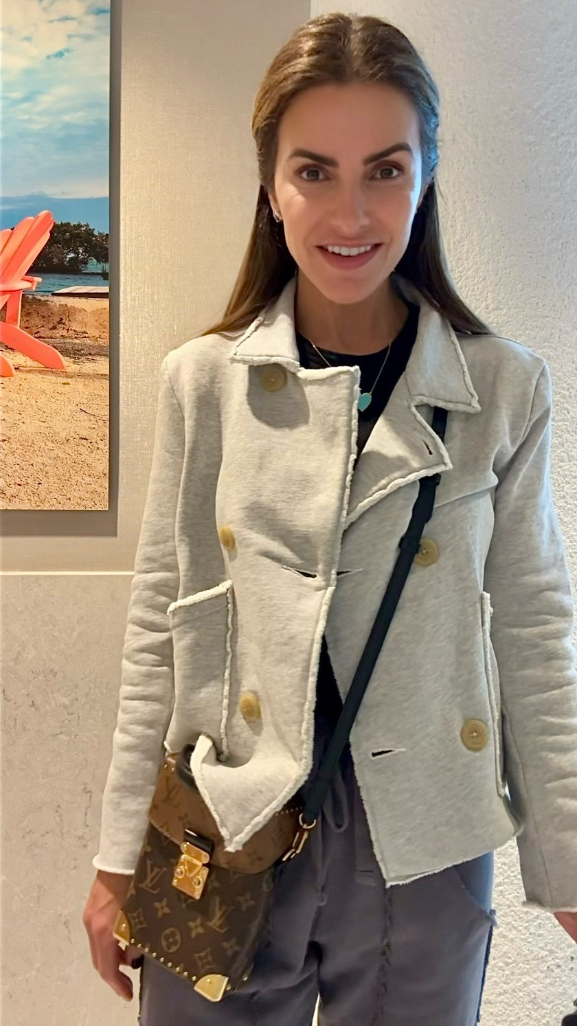 travel day wearing my fav travel blazer (that i just bought in this new color way)& sweatpants too + the only sneakers i own & wear🩶 

super soft, sweatsuit blazer runs slightly big i’m wearing an x-small & sweats run tts im wearing a small 

+ also linked the other book below i brought on trip too (theo of golden) that i hear is also fab + couple other recent favs as well! 

#LTKTravel #LTKWorkwear #LTKOver40