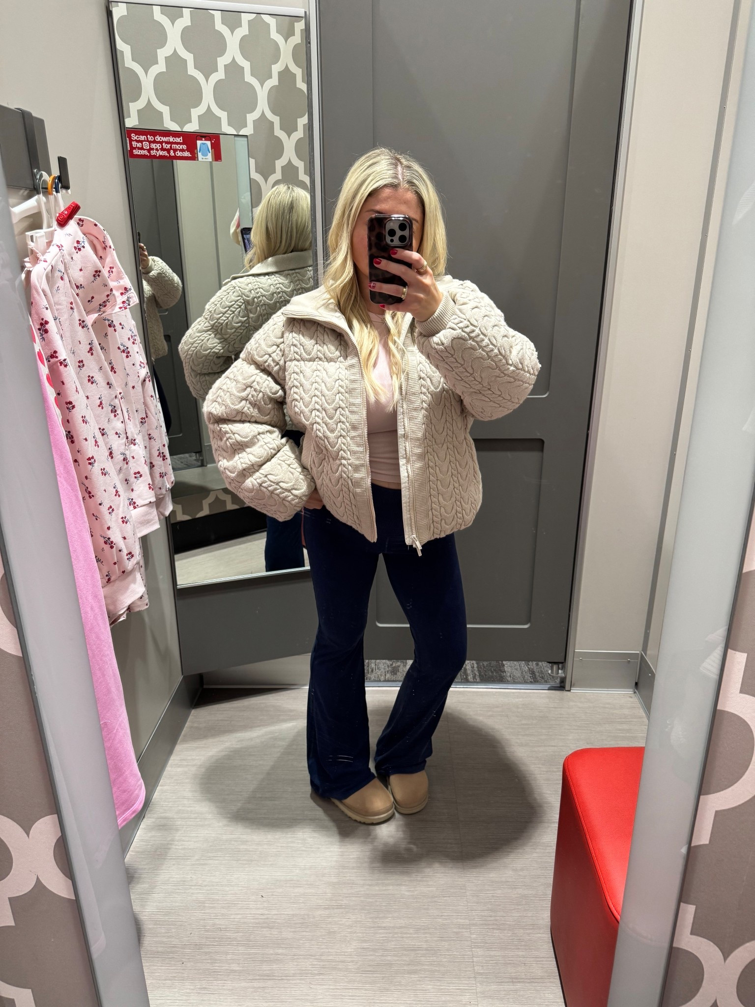 Winter outfit
Puffer jacket small 
Flare leggings small
Ugg clogs tts 


#LTKFindsUnder100 #LTKFindsUnder50 #LTKootd