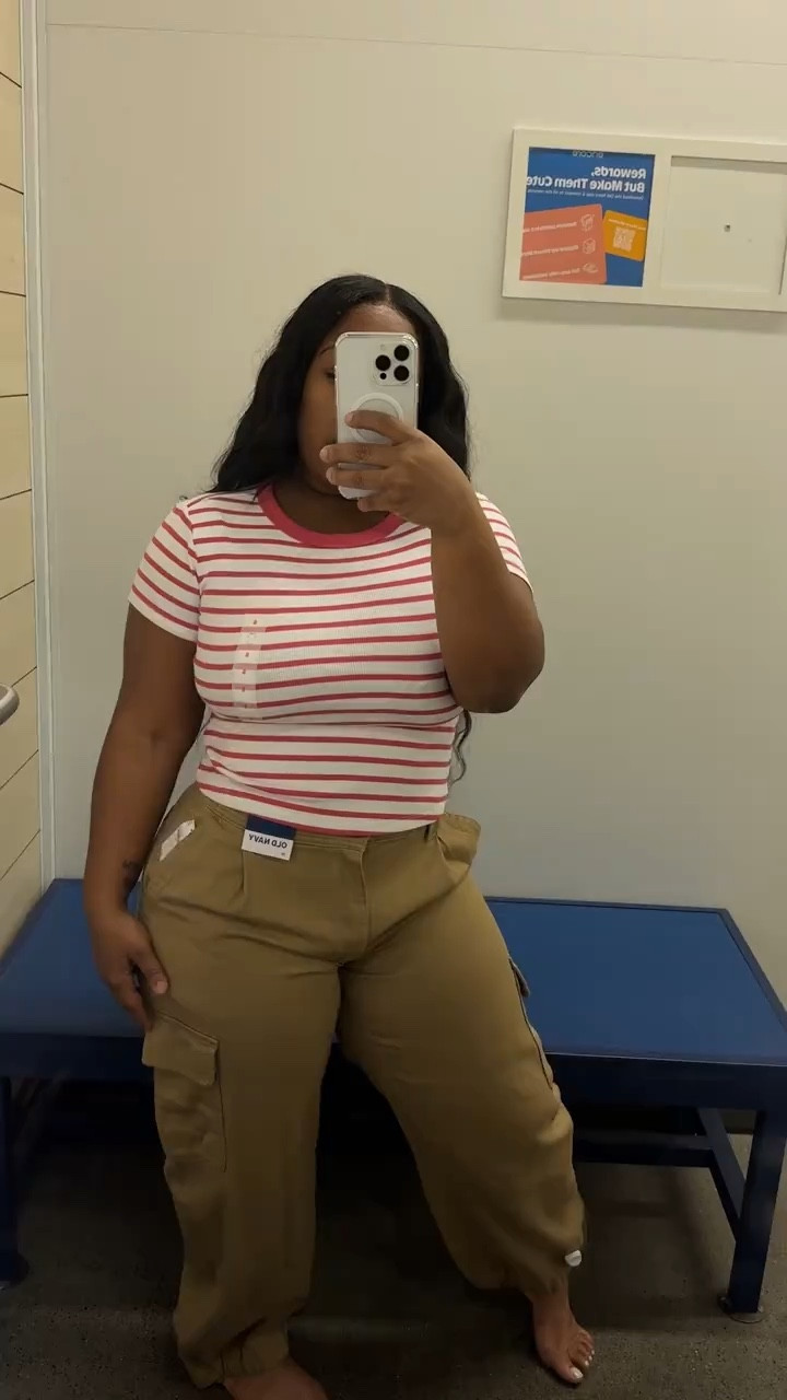 THESE cargos?! 😩🔥 @oldnavy
Snatch the waist with NO back gap (we love that for us 👏🏽) #curvygirl #curvygirlfashion #oldnavystyle #springfashion 

Super versatile—dress them up or down!
I’m in a medium (pants) & small (top) 💕 

Comes in regular, tall, and petite ✨


#LTKSaleAlert