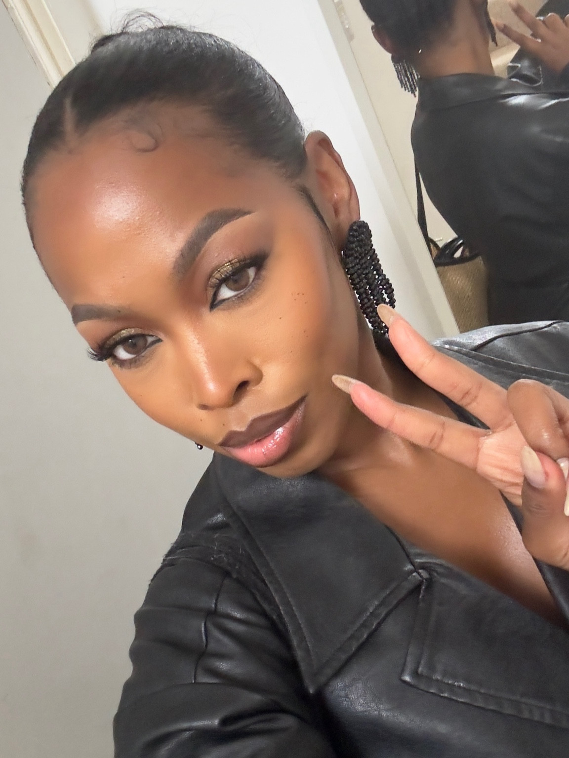 Candid pic! I received so many compliments on this makeup I did last night, ❤️❤️❤️ just thought I’d make it all shoppable for you guys xxx 

#LTKStyleTip #LTKBeauty #LTKOver40