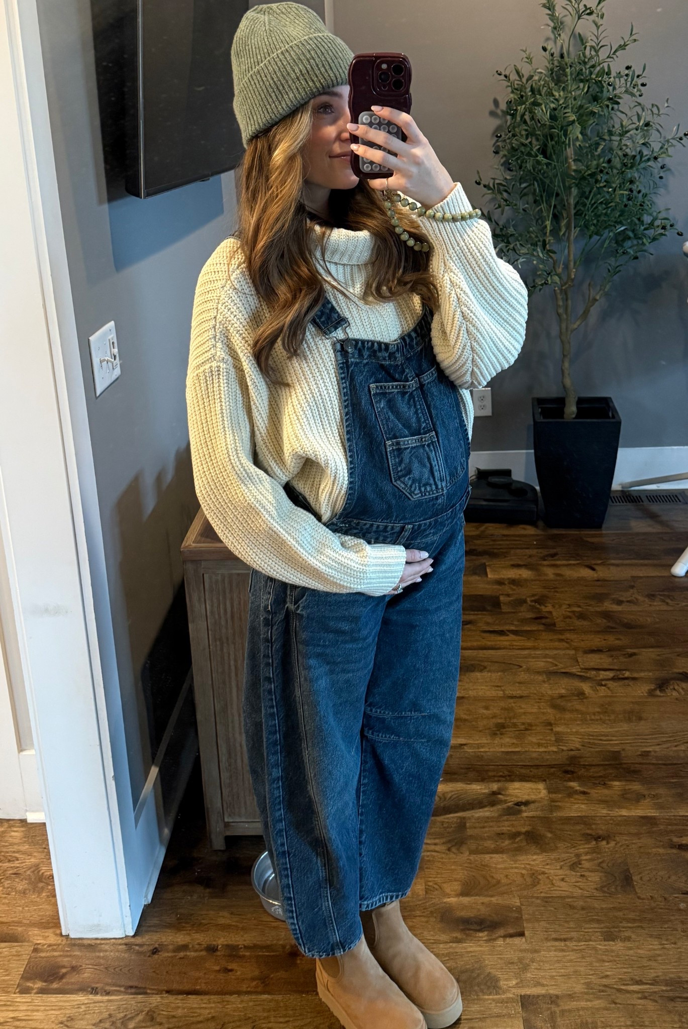 Errands day, overalls, maternity outfit, bump fit, bump, beanie, fall weather outfit, winter outfit, uggs


#LTKBump #LTKFindsUnder100 #LTKU