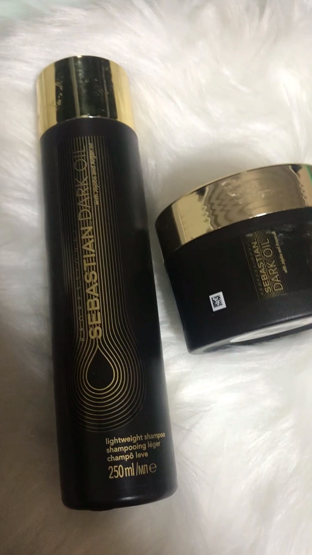 Uma linha  que eu adoro é a da Sebastian Dark Oil porque além de deixar os cabelos brilhosos , confere maciez e suavidade aos fios.

@ltkbrasil #ltkmasters

#LTKGiftGuide #LTKbeauty #LTKFind