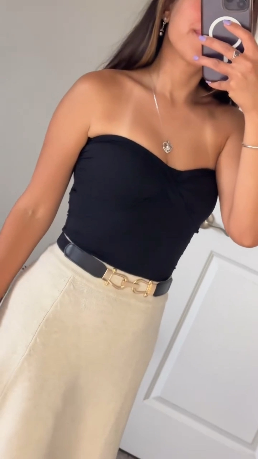 Keeping it simple, strapless & a little flirty today 🤍

Wearing: Abonlen Twist Knot Top
💰 $23.90

Some days you just need a top that does the work for you 😌

#abonlen @abonlen_us @abonlen_official #summerfashion
#over40style #petitestyle #reelsfashion #ootdstyle #amazonfinds