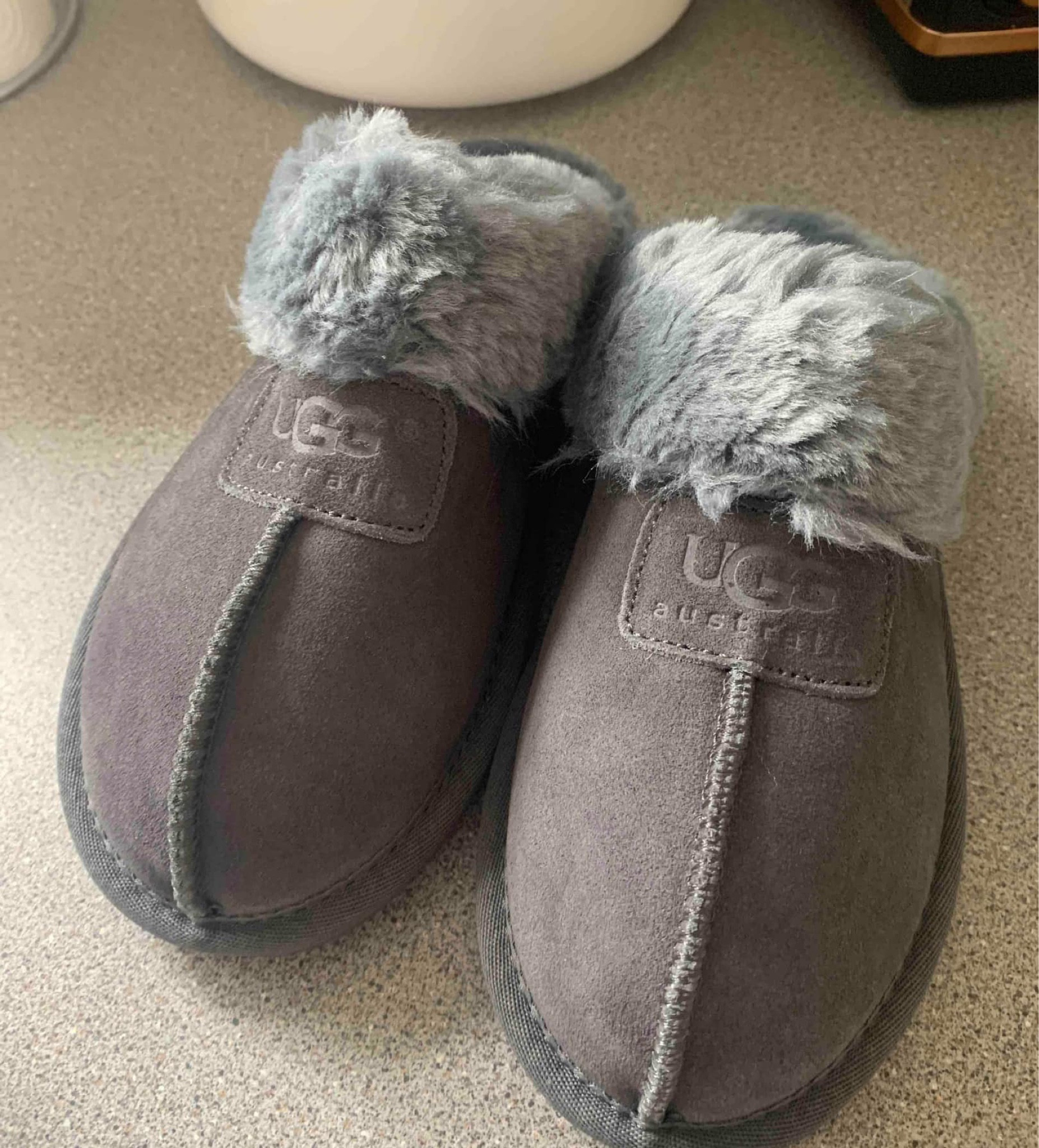 Ugh slippers #dhgate #dhgatefinds #boujeeonabudget 

#LTKstyletip #LTKshoecrush #LTKFind