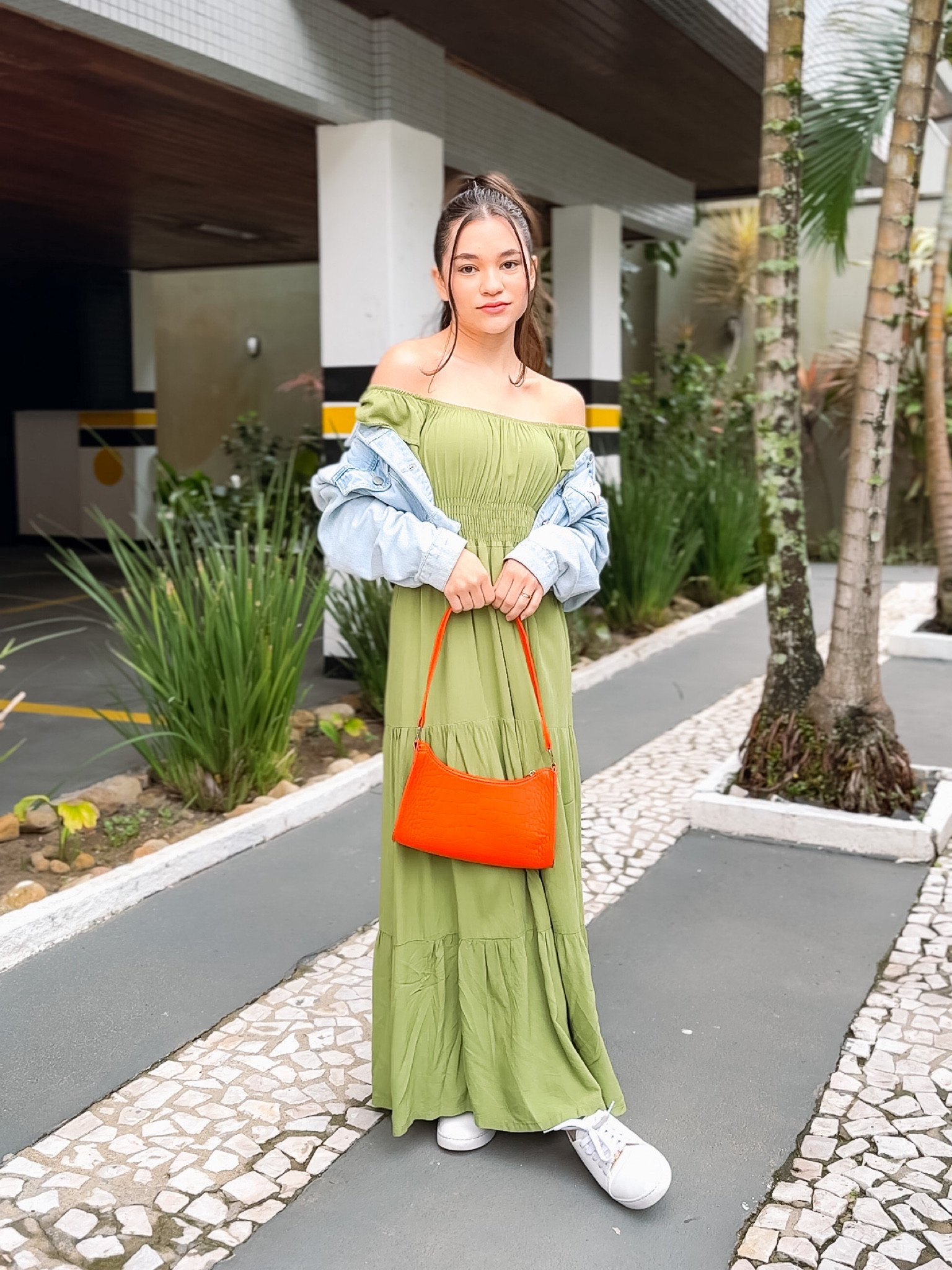 Look casual com vestido verde e jaqueta jeans ❤️

Coloquei um vestido azul também nos produtos porque o modelo é muito parecido com o meu é daria super certo também com essa bolsa é a jaqueta! 

#LTKunder50 #LTKbrasil