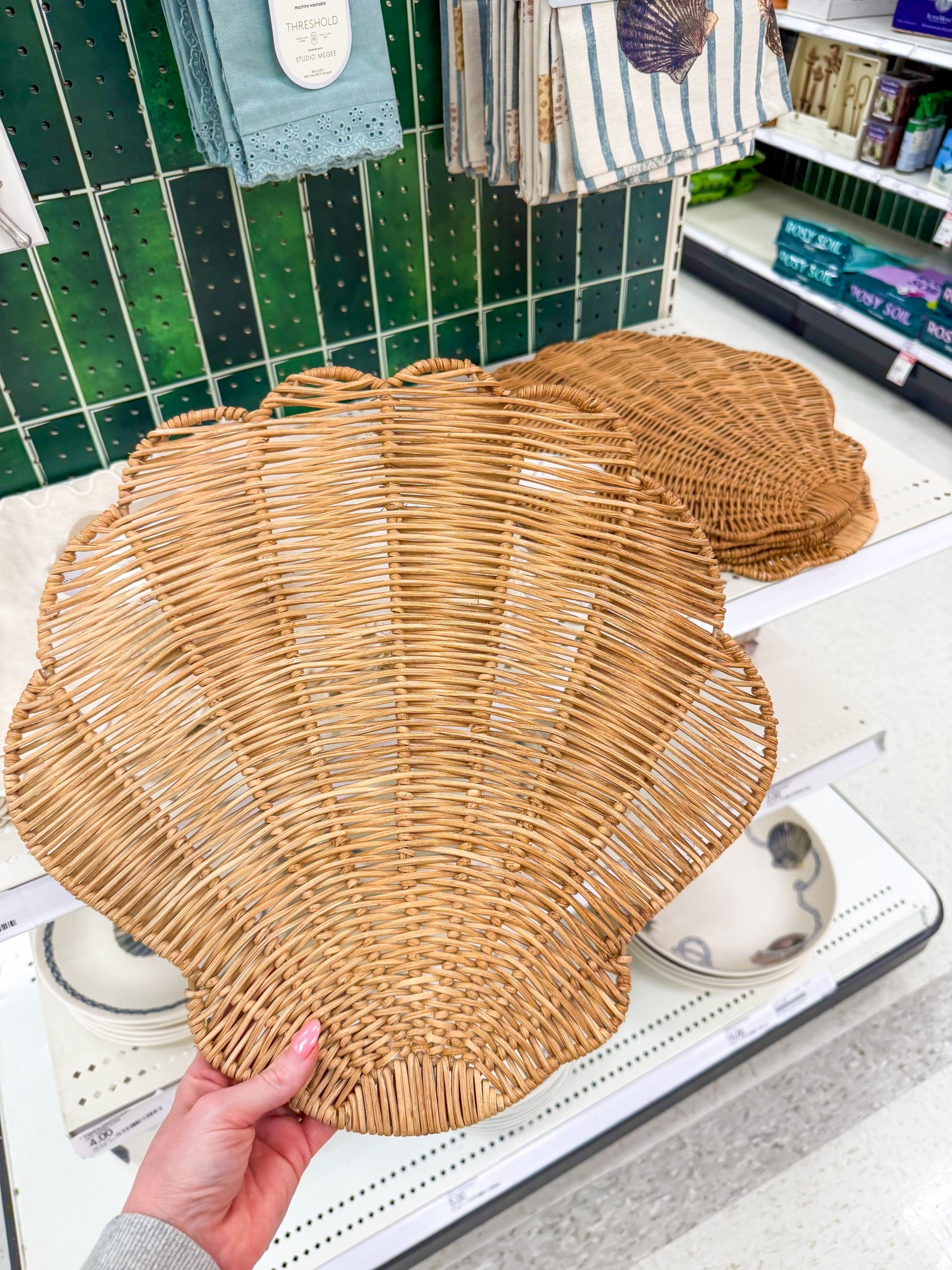 Seashell placemats 🐚




Target home
Target finds
Coastal decor 
Coastal home
Summer decor 
Summer hosting 

#LTKHome #LTKSeasonal