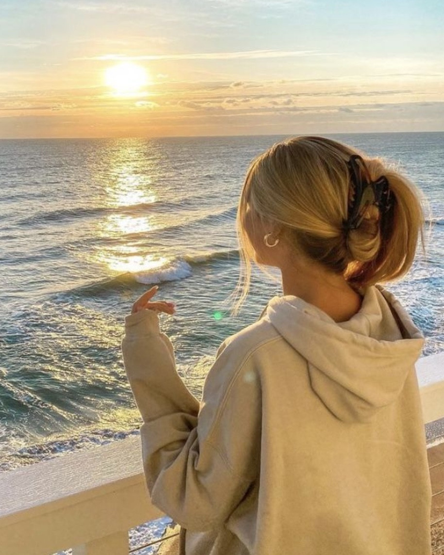 Best comfy set for fall.  Comes in a bunch of different colors! 🩵
#comfyset #sweatset #hoodieset #hoodie #sweatshirt #plainsweatset #comfyfalloutfit #comfyoutfit #warmoutfit #loungewear #comfywear #loungeset #lounge

#LTKFindsUnder50 #LTKFallSale #LTKHome