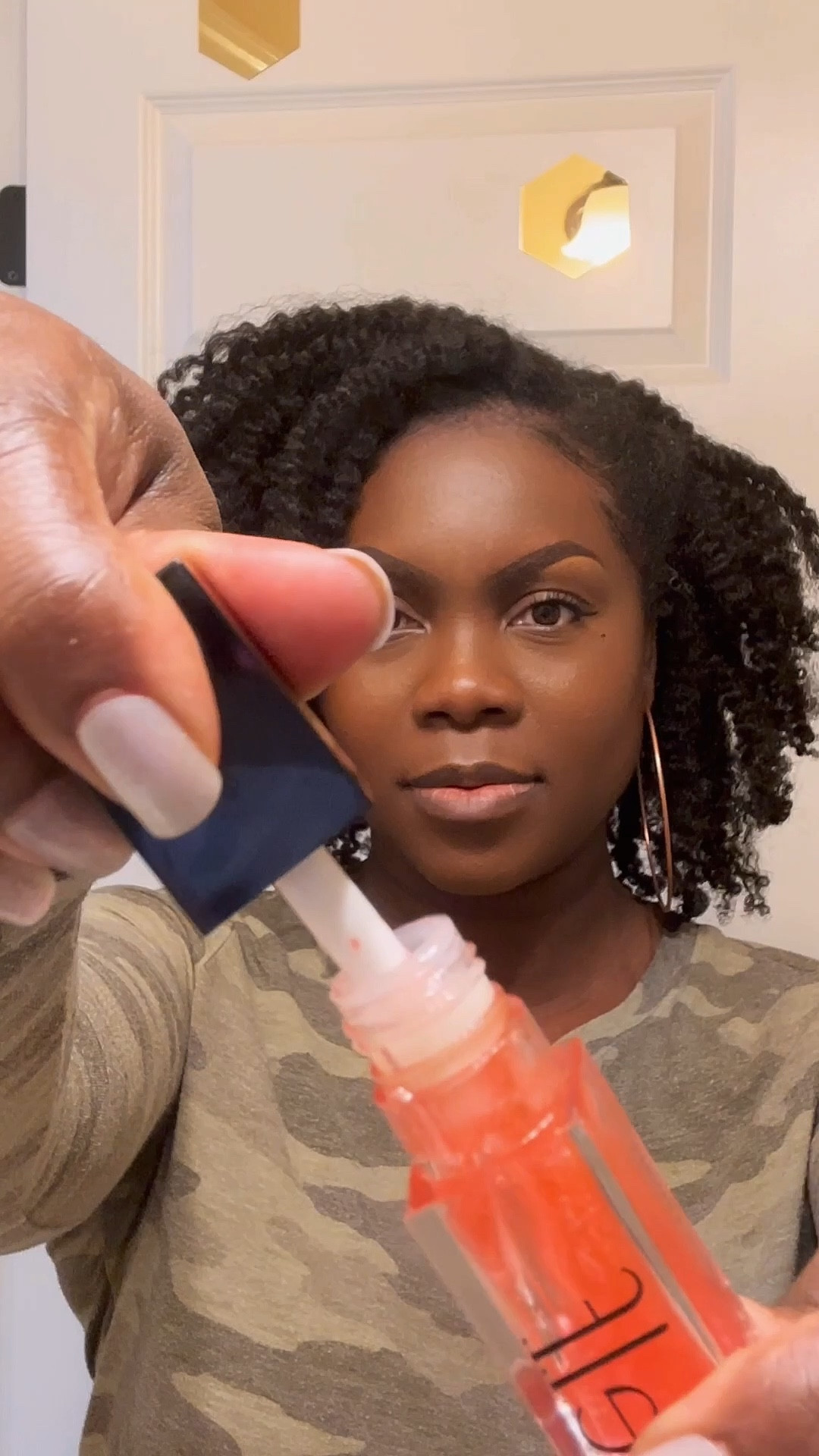 My first time trying lip oil, and I’m in love!!!! Never turning back.

You’ll fall in love too! Here’s why:

💋High Shine
💋Non-sticky
💋Oversized Plush Applicator
💋Nutrients-avocado oil, jojoba, apricot oil& more

My Color: Pink Quartz

#LTKFindsUnder50 #LTKBeauty #LTKFindsUnder100