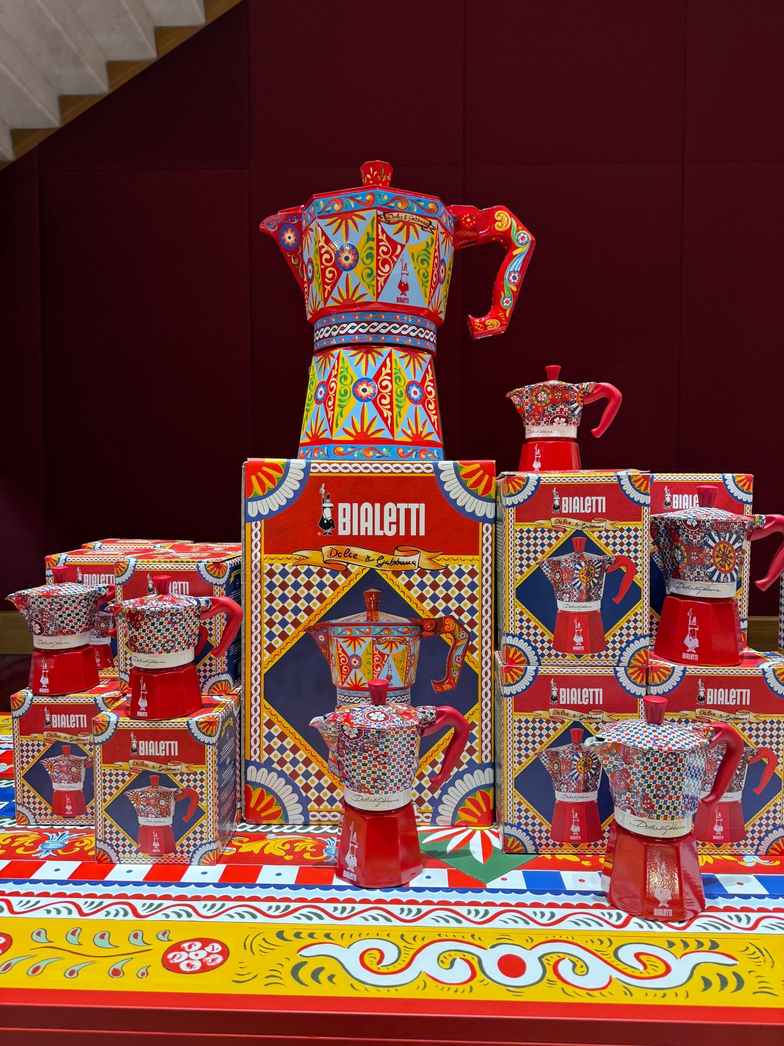 ☕ Dolce & Gabbana meets Bialetti — the ultimate Italian coffee ritual set
Elevate your morning coffee with the luxurious Bialetti Dolce & Gabbana Box Moka Small + 2 Porcelain Cups & 2 Golden Stirrers — an elegant fusion of fashion and everyday ritual. 🇮🇹 The set includes a 2-cup Moka Express, two porcelain espresso cups, and golden stirrers, all decorated in vibrant “Carretto Siciliano” print inspired by Sicilian tradition. A real conversation starter on your table and perfect for gifting or a chic home upgrade.


#LTKHoliday #LTKGiftGuide #LTKHome