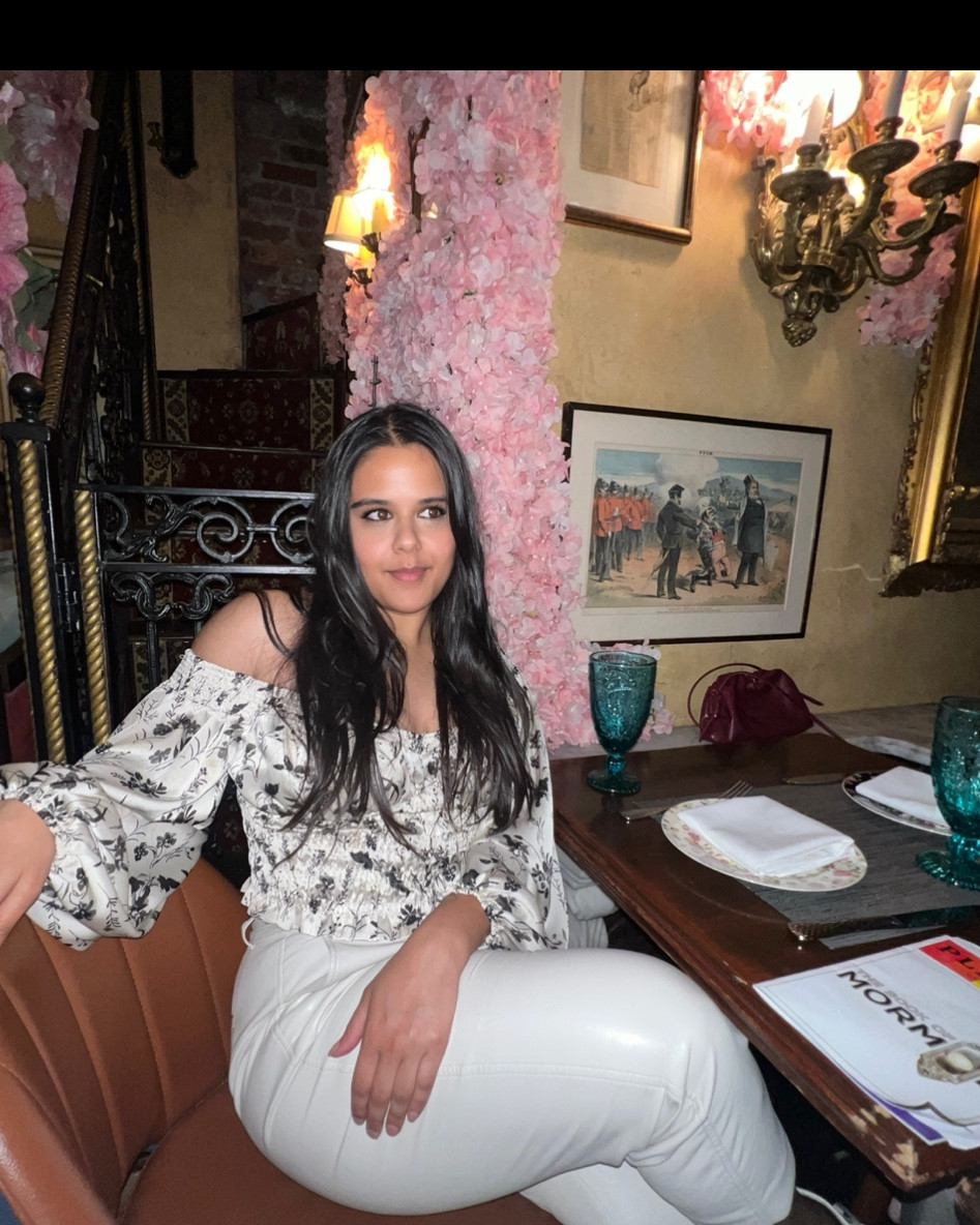 Date night outfit goals!
This look was perfect for a Broadway show and drinks after.

Shop my look below and get ready for your next night out!

Top: Off-the-shoulder floral blouse that matches everything in my closet and is super comfy for long nights out.

Pants: Sleek white pants that are both stylish and versatile, great for any occasion.

Accessories: Minimal gold jewelry to keep the focus on the outfit.

You're going to love this blouse because it pairs perfectly with everything from jeans to skirts, making it a versatile addition to your wardrobe. These white pants are a must-have, perfect for dressing up or down, and so cozy you'll want to wear them everywhere.

Make this your go-to look for your next date night!



#LTKMidsize #LTKStyleTip