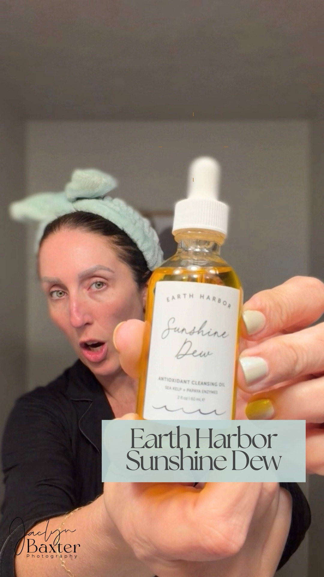Can you #DewtheMagic? Earth Harbor’s cleansing oil is gentle enough to protect your skin’s moisture but still cleanse your skin of impurities and melt away your make-up. You can even take their skin quiz on the Earth Harbor website for a customized skin care program recommendation!

#LTKselfcare #LTKFindsUnder50 #LTKBeauty