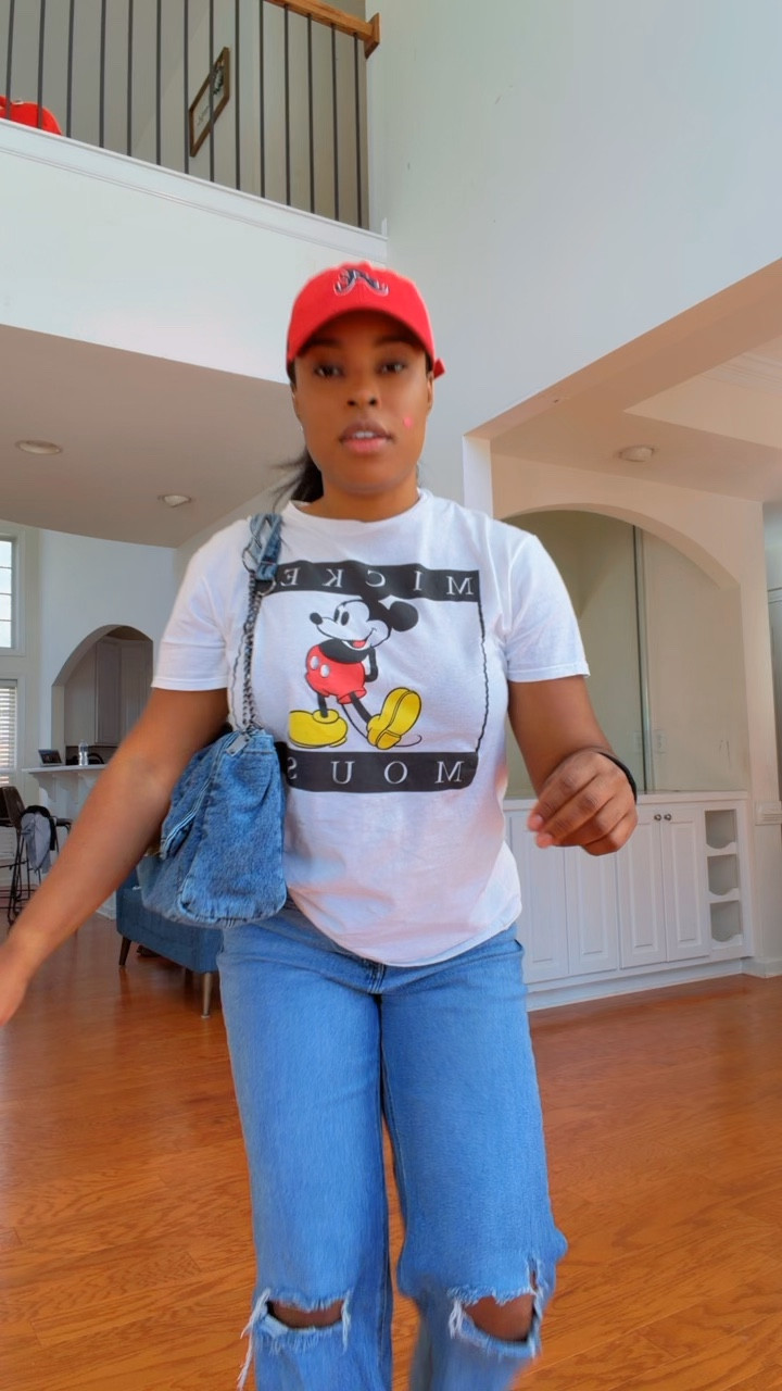 Baseball mom casual outfit for the ballpark 

#LTKgrwm #LTKmomlife #LTKdayinmylife