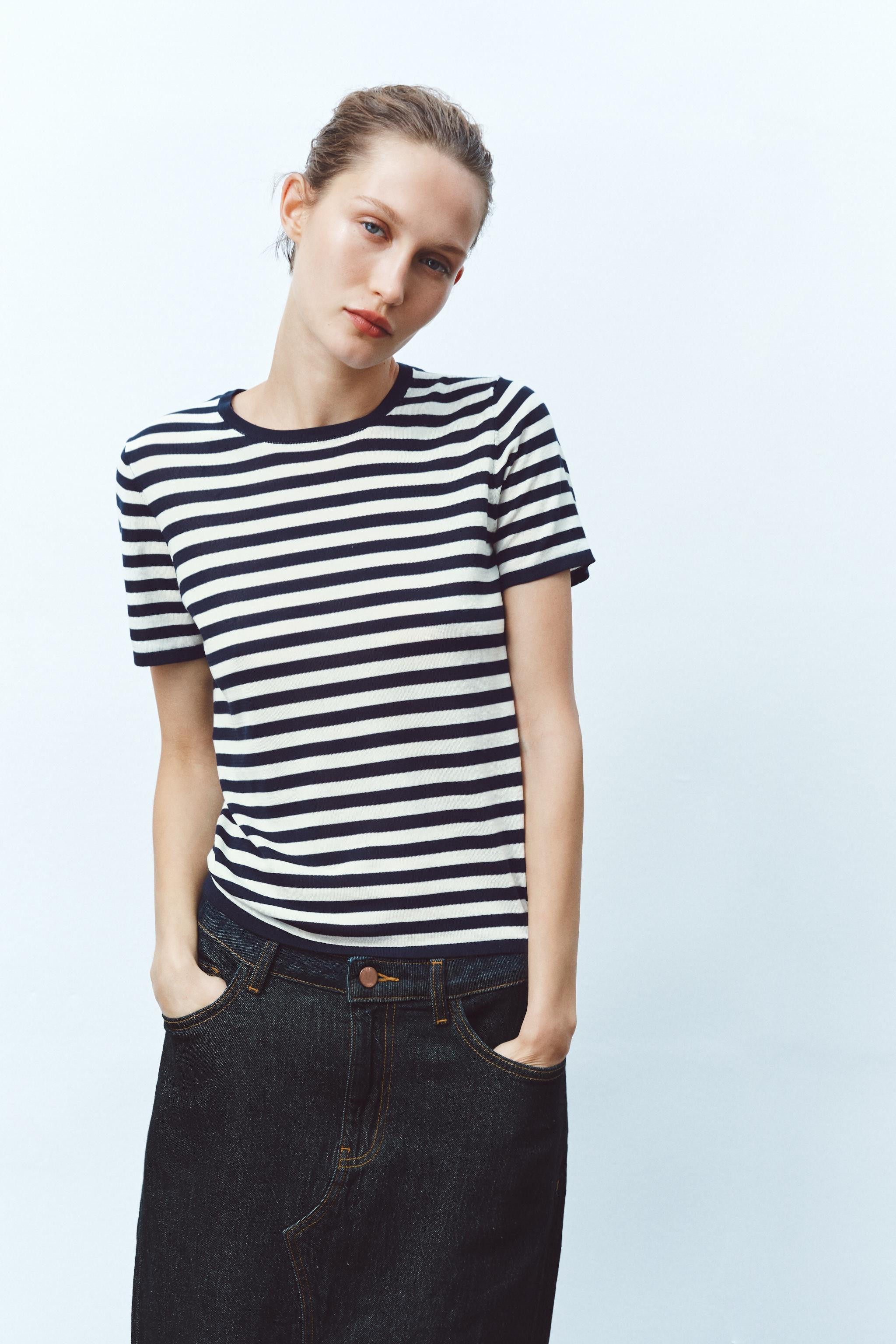 Round neck top with short sleeves. | Zara US