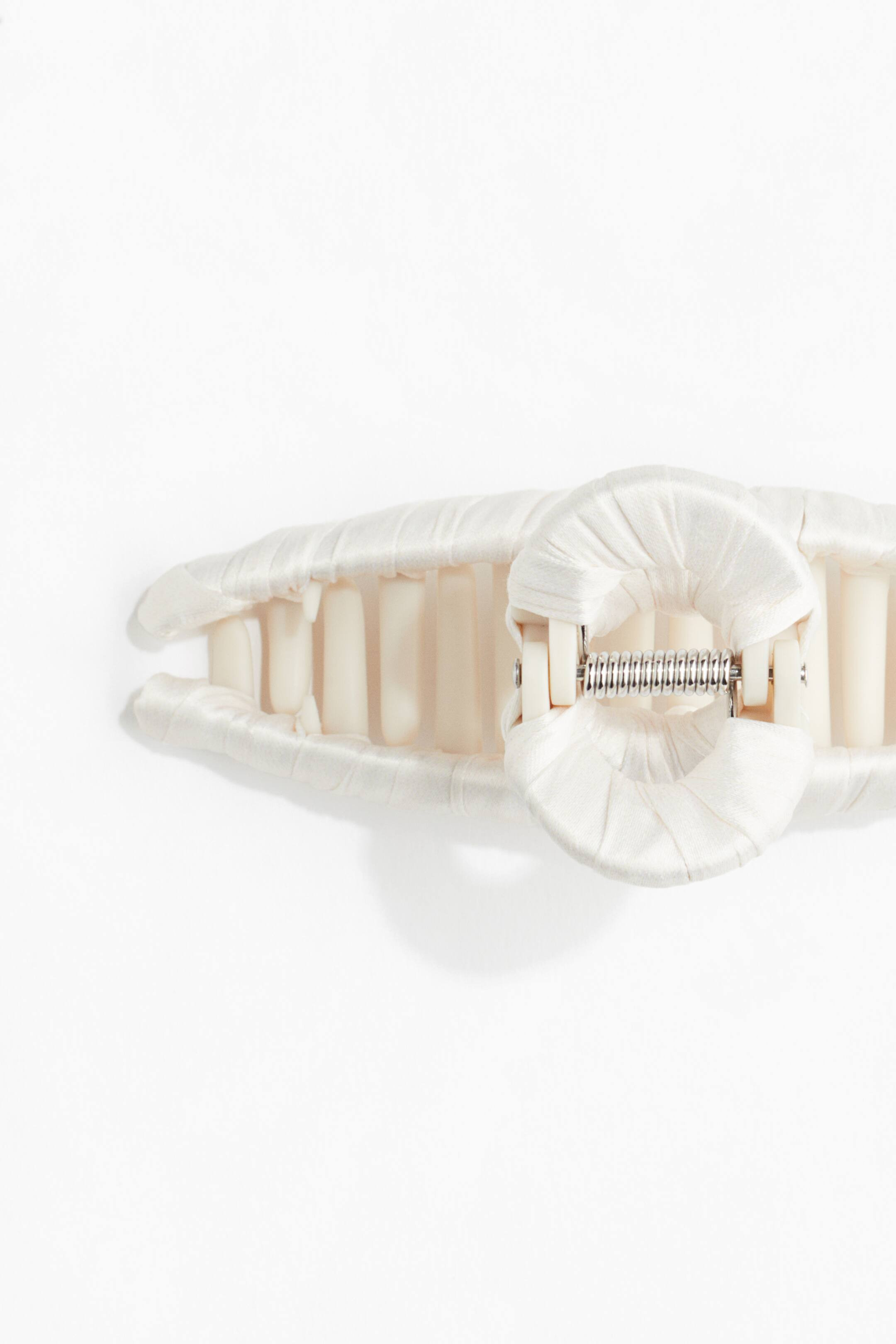 Satin-covered hair claw | H&M (UK, MY, IN, SG, PH, TW, HK)