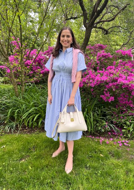 Gifted | The perfect summer work bag from @radleylondon 
The off white color goes with everything in my very pink and blue summer wardrobe 💕. There are three compartments- great for my laptop, legal pad, pens, keys and multitude of lip glosses.
I also love that it has a crossbody strap.
Linking it on LTK! 
#radley #myradley #radleylondon 