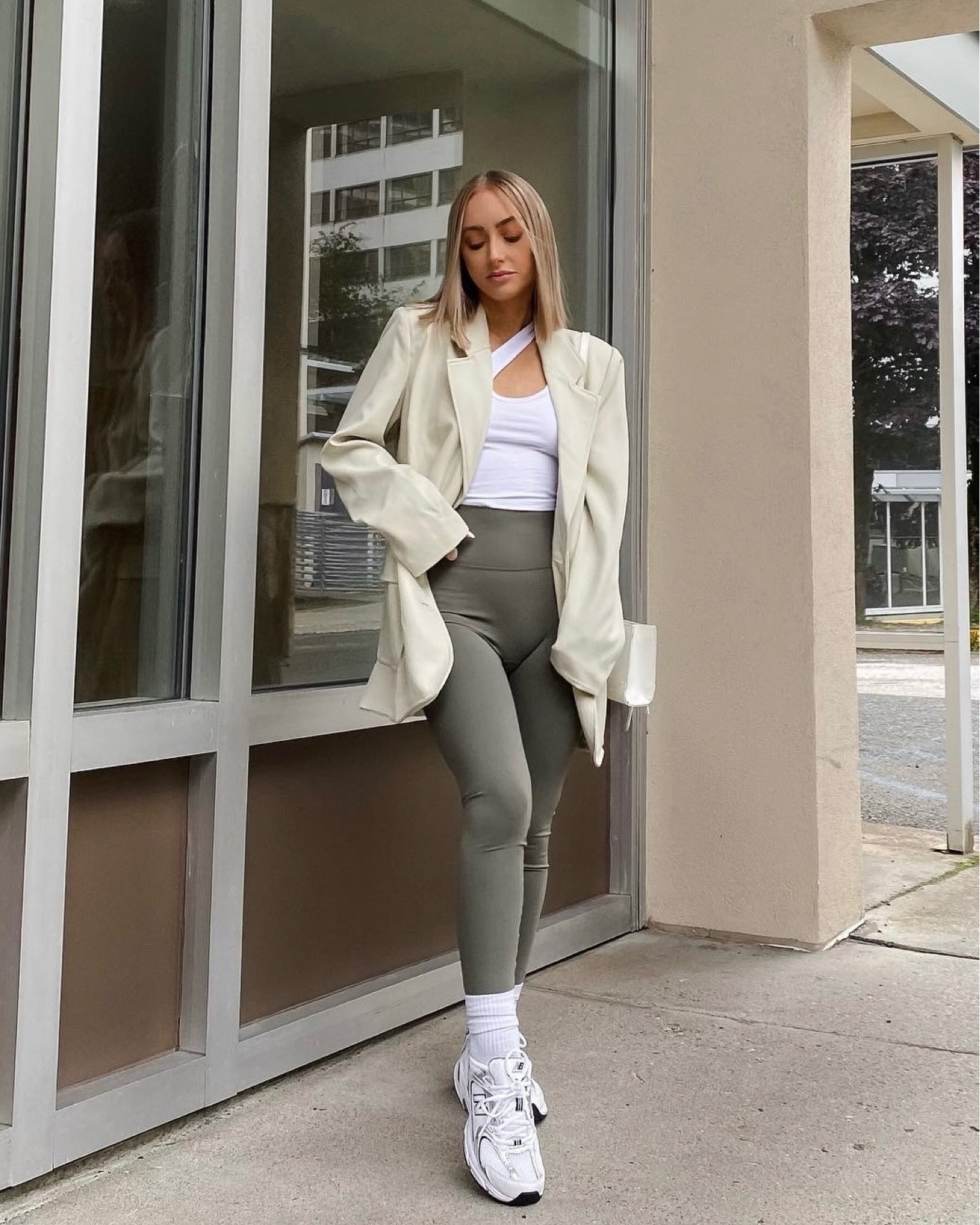 Tonal outfits >>>

*wearing a size 4 in the blazer for the perfect oversized fit
 
Oversized blazer, casual style, leggings, sporty look, petite style

#LTKstyletip #LTKSeasonal #LTKunder100