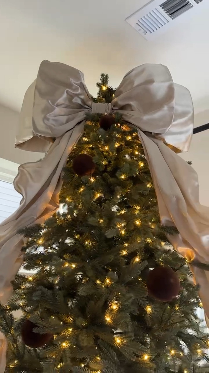 Oversized christmas tree bow 🎄🤍✨ could also use for other Christmas decor :) 

#LTKHome #LTKSeasonal #LTKHoliday
