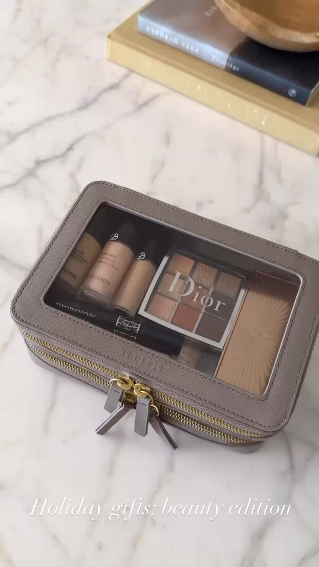 This makeup case is so perfect for a holiday gift.

#classicstyle
#cleanbeauty
#skincareroutine
#makeuproutine
#travelmakeupcase



#LTKGiftGuide #LTKFindsUnder50 #LTKHoliday