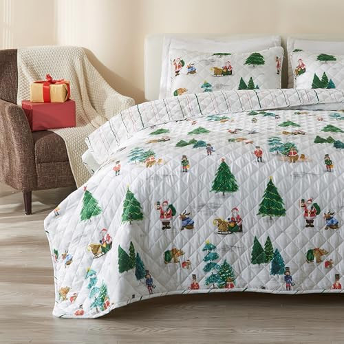 Great Bay Home King Christmas Quilt Set with Shams - Reversible Winter Bedspread Coverlet with Santa Holiday Pattern Bedding Set (Includes 1 Quilt, 2 Pillow Shams) | Amazon (US)