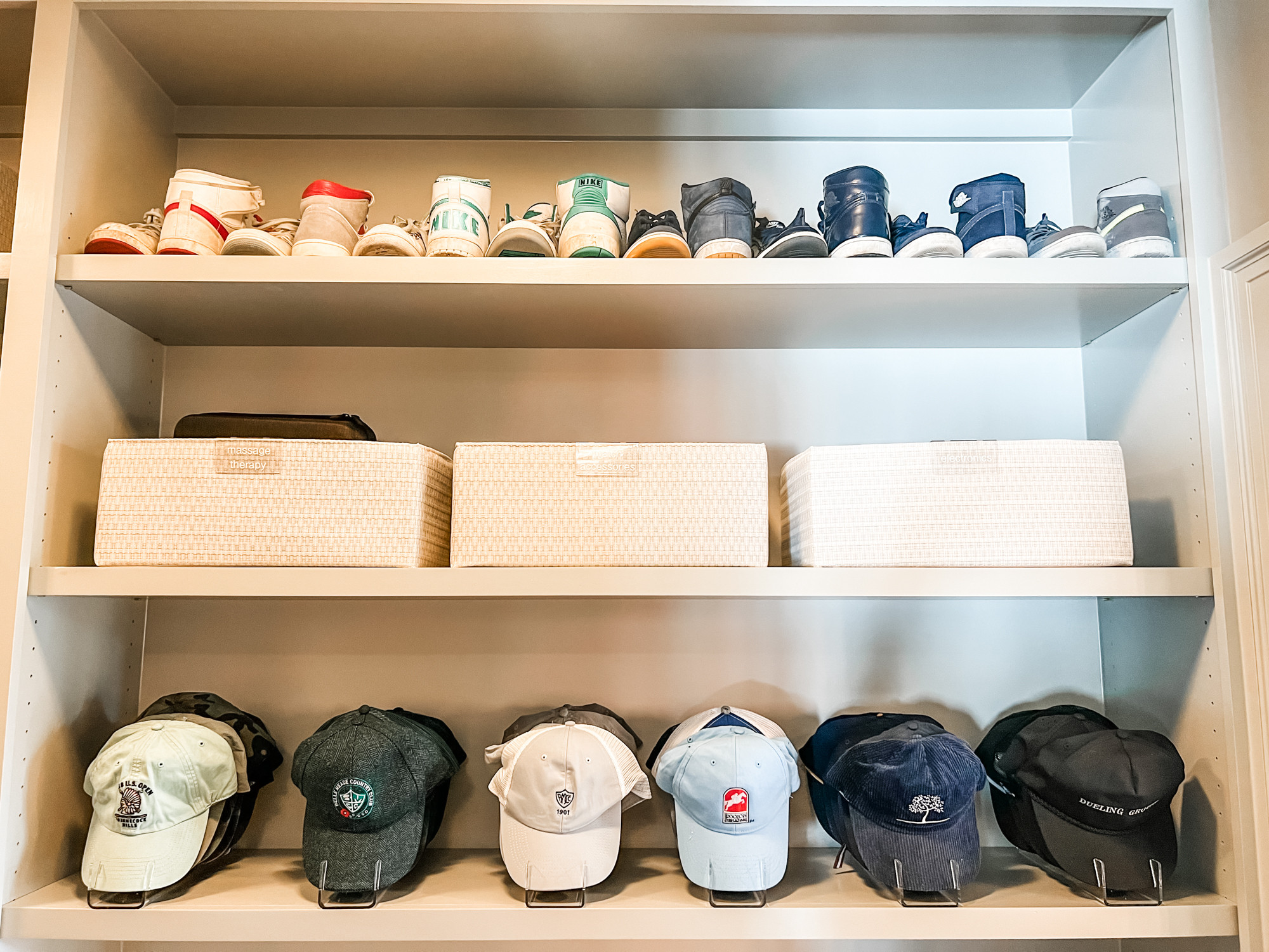 Duuuude. This closet. 😲🙌

The shoes + the bins + the hat holders = perfection. 

 