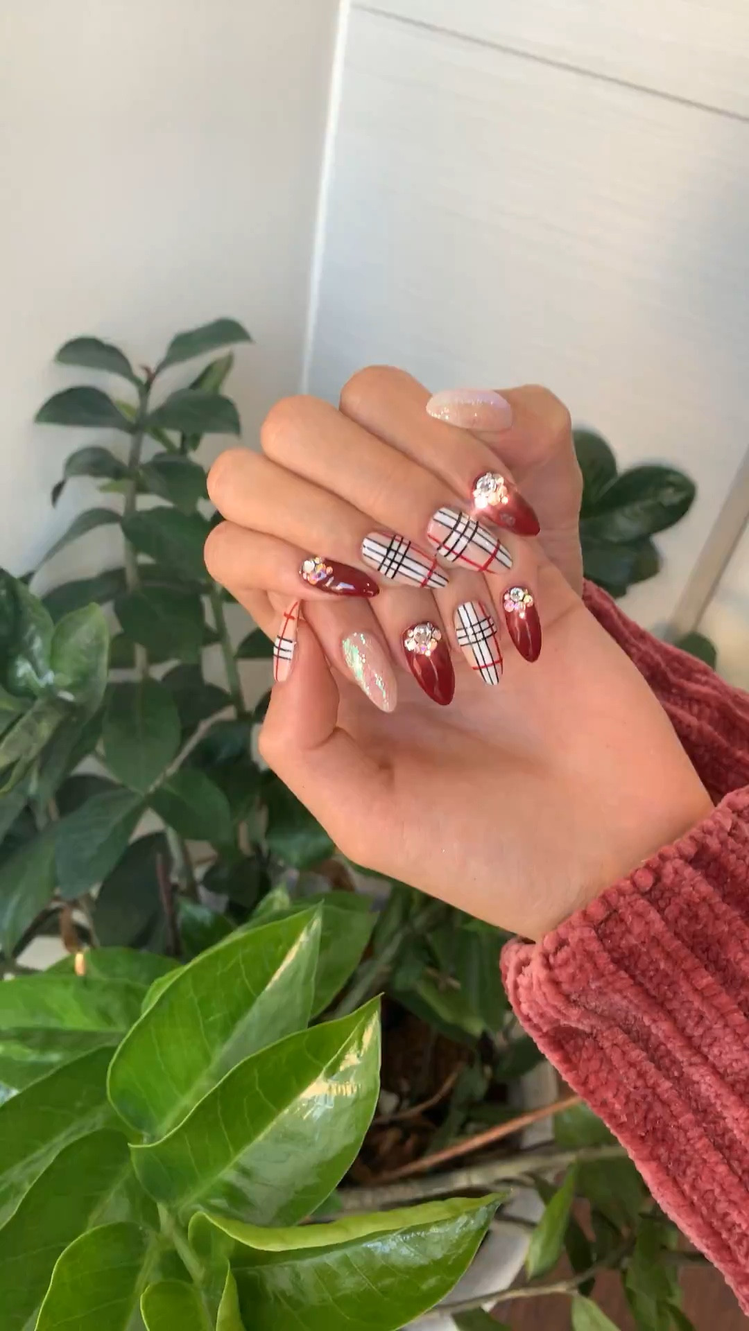 Holiday outfit red nail inspo xx 

#LTKHoliday #LTKVideo #LTKGiftGuide