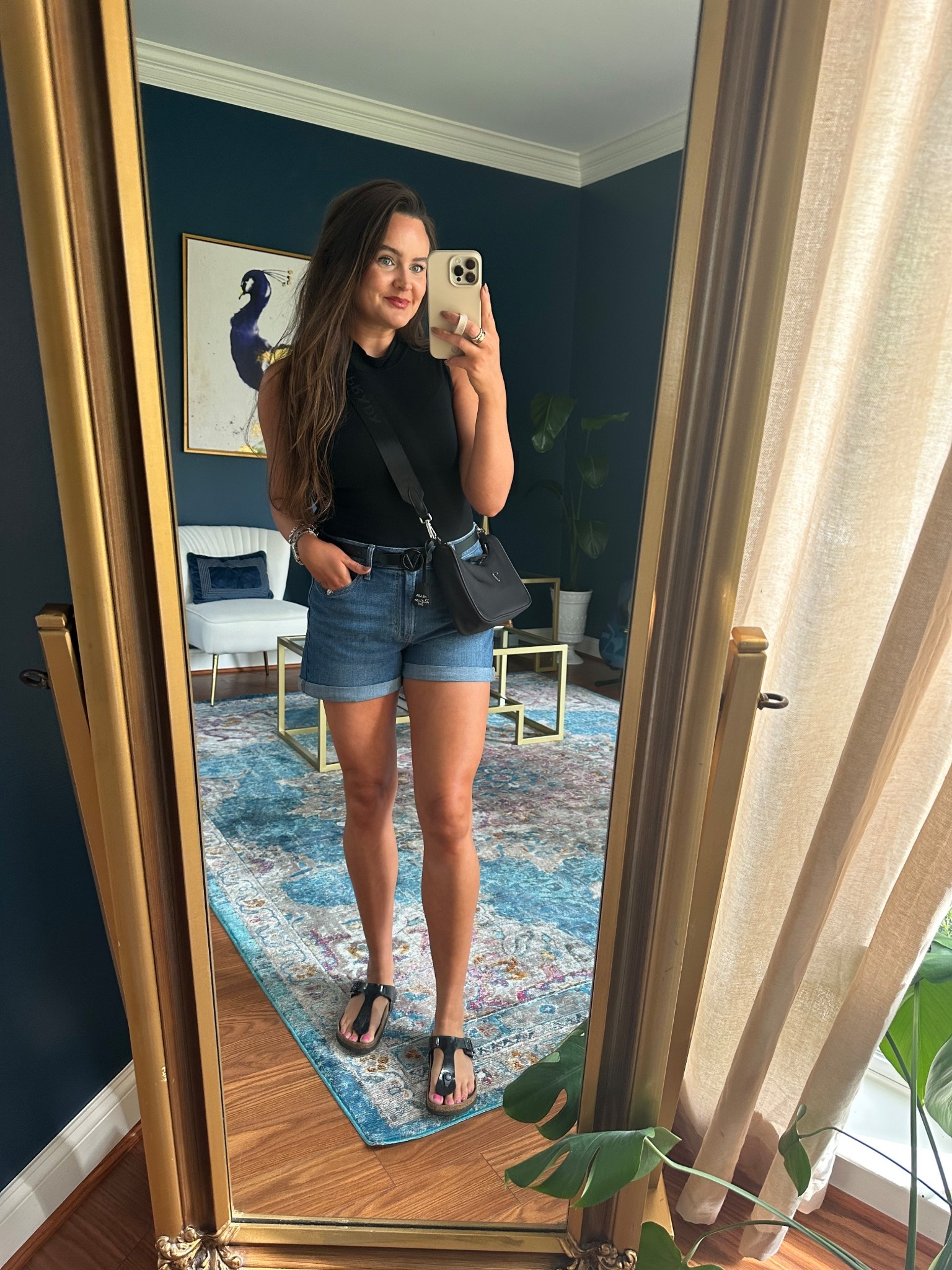 the most comfy outfit for a casual date night 🖤

I took a medium in the bodysuit and size 8 in the shorts 