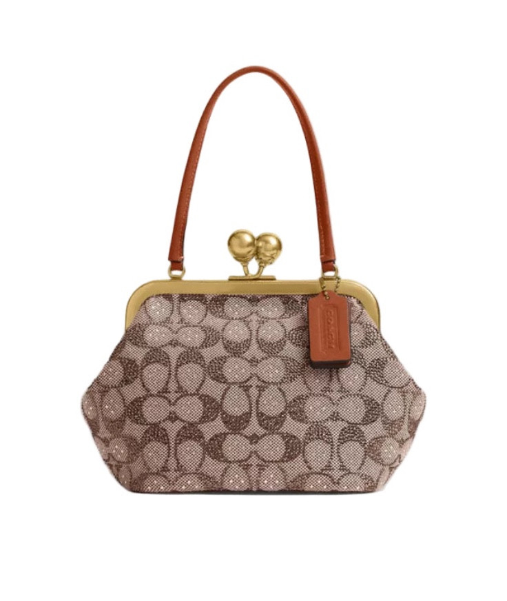 Coach Fall Drop



#coffeetable #falloutfit #businesscasual #boots #halloweeen #fall #coachkisslock #newfromcoach #crystalcoach #itbag #holiday #hokidaygiftguide

#LTKFallSale #LTKPlusSize #LTKItBag