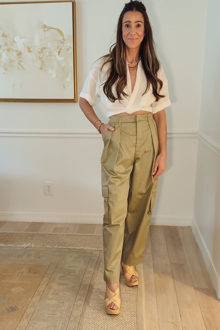H&M outfit. Whole look under $75 
Styled these pleated cargo pants with this knot detail collared shirt. Has pockets on front. Zip side. Cuffed the sleeves per usual. Love these cargos and the fit is more feminine. Will pair also with a tank and my flat sandals slides  
Spring outfit 
Cargo pants
Outfit idea


#LTKunder100 #LTKunder50 #LTKstyletip