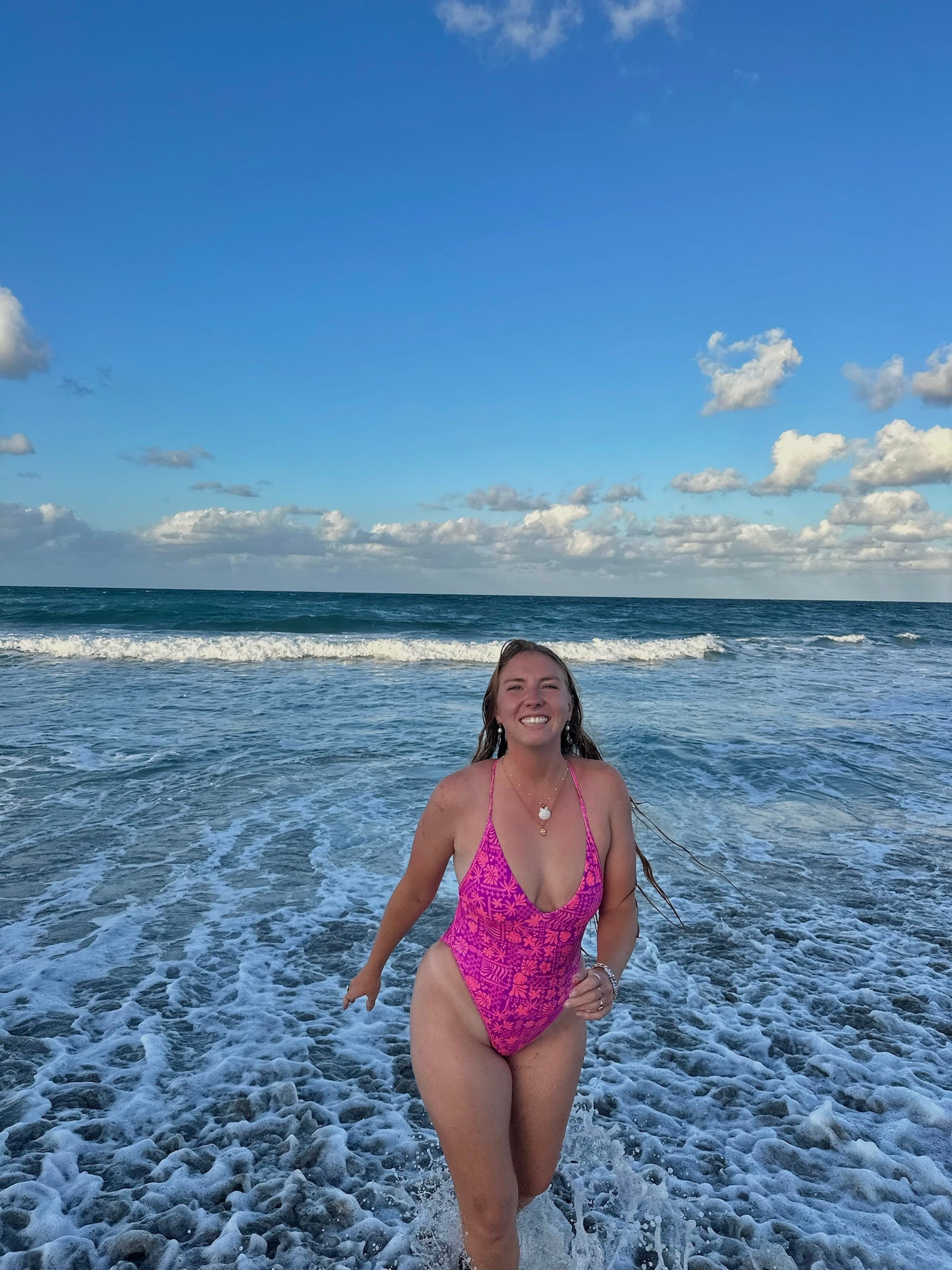 my favorite one piece 🩷
this pattern is no longer sold but linked others in same cut :)
size medium tts
#bikini #swimsuit #onepiece #kulanikinis #summer #swim

#LTKSwim #LTKFindsUnder100