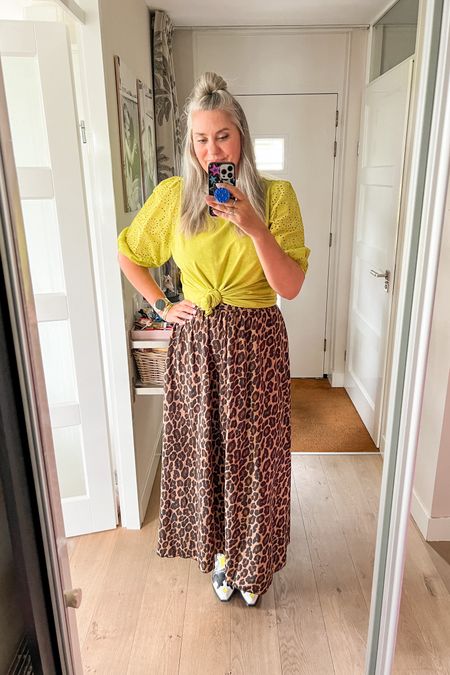 Ootd - Friday. T-shirt is from M&S Mode (last year), leopard skirt is current. Cowboy boots are old from Sacha. 

See product reviews for sizing information. 



#LTKnederlands #LTKeurope #LTKstyletip