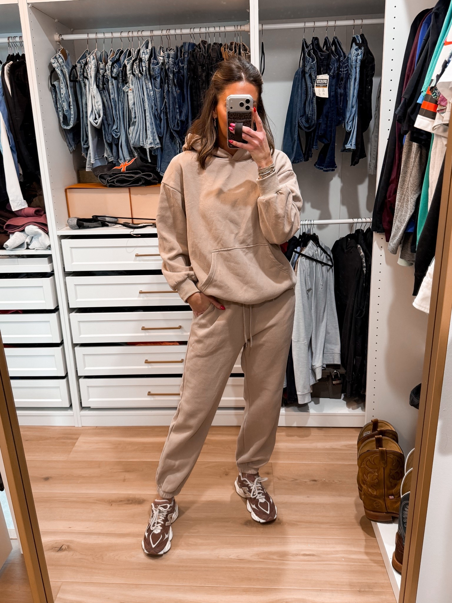 Sweatset-medium
Sneakers-size down 1/2

#LTKdayinmylife #LTKTall #LTKootd