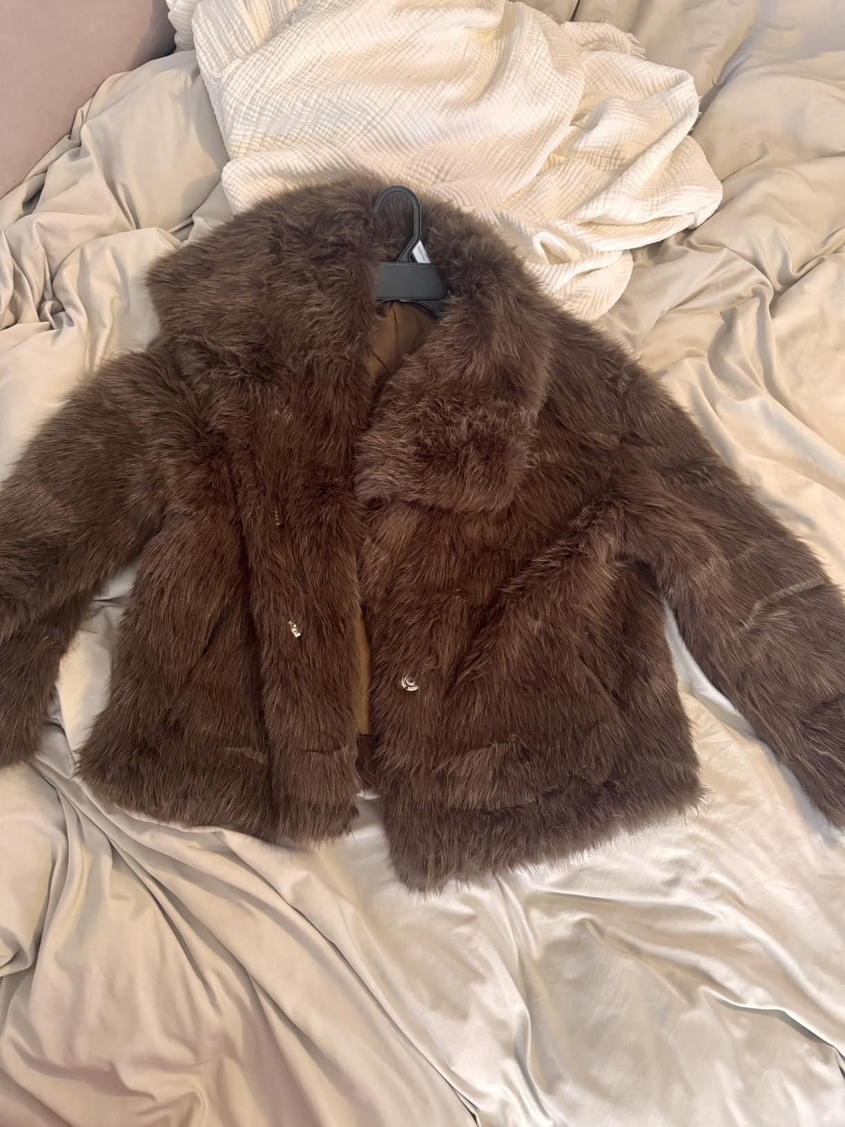 Flygo Women's Faux Fur Coat Fluffy Faux Fur Jacket Long Sleeve Lapel Furry Winter Jackets Shaggy ... | Amazon (US)