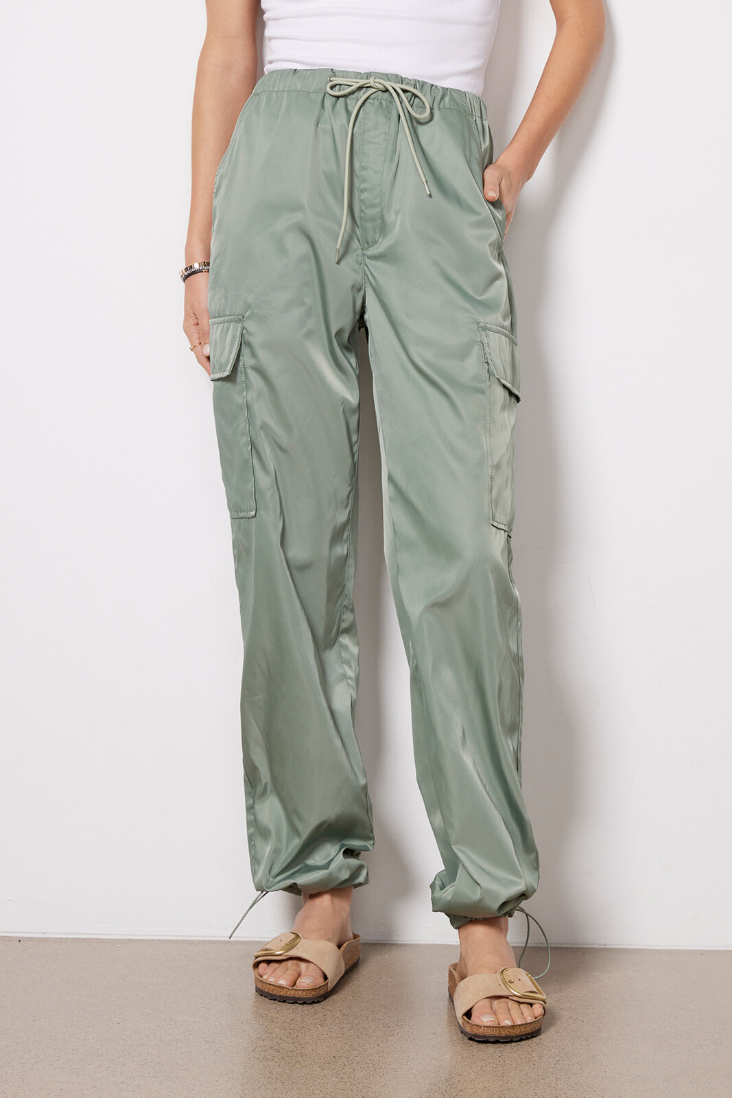 Jade Lightweight Cargo Trouser | Evereve