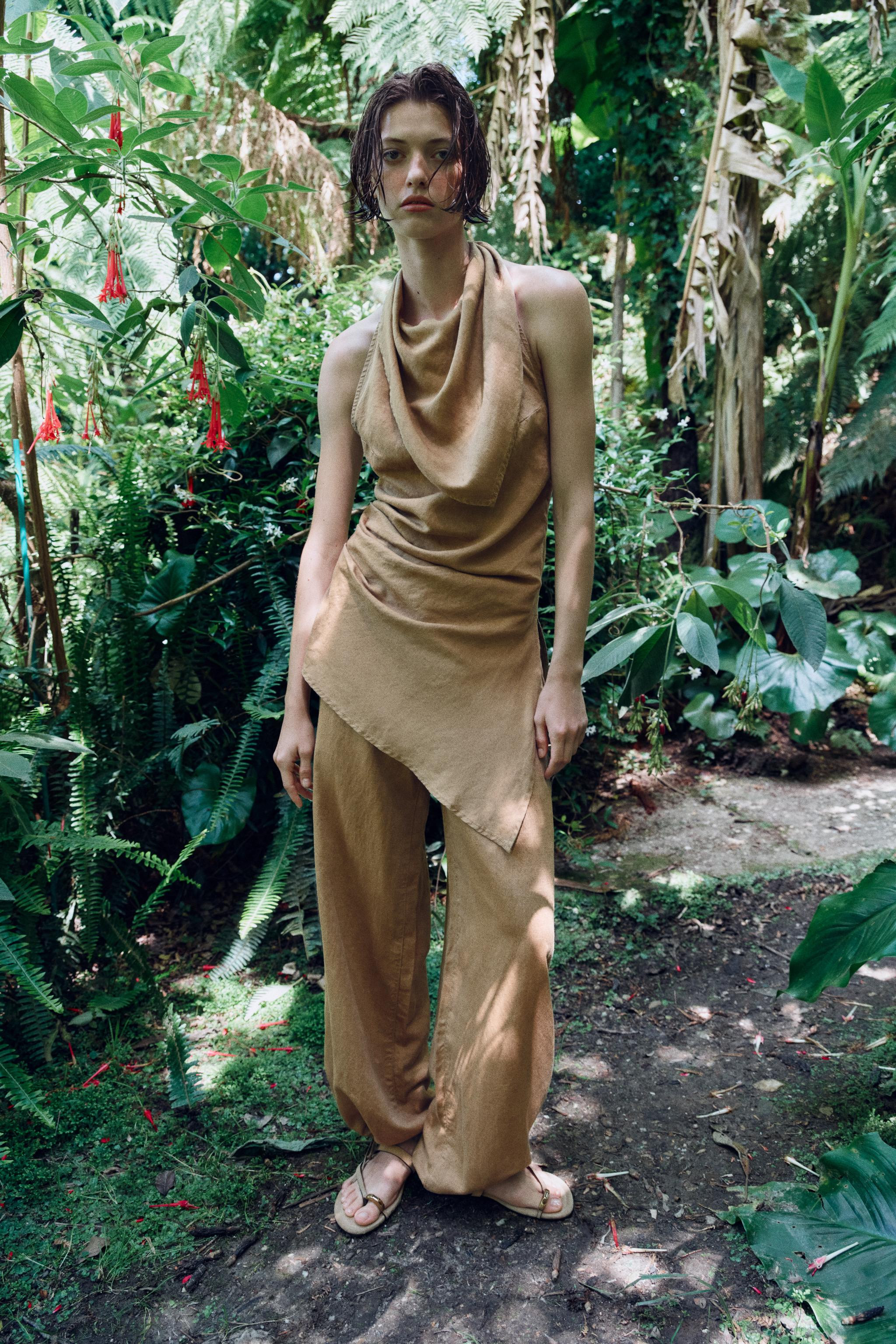 ASYMMETRIC LINEN HALTER TOP | Zara US
