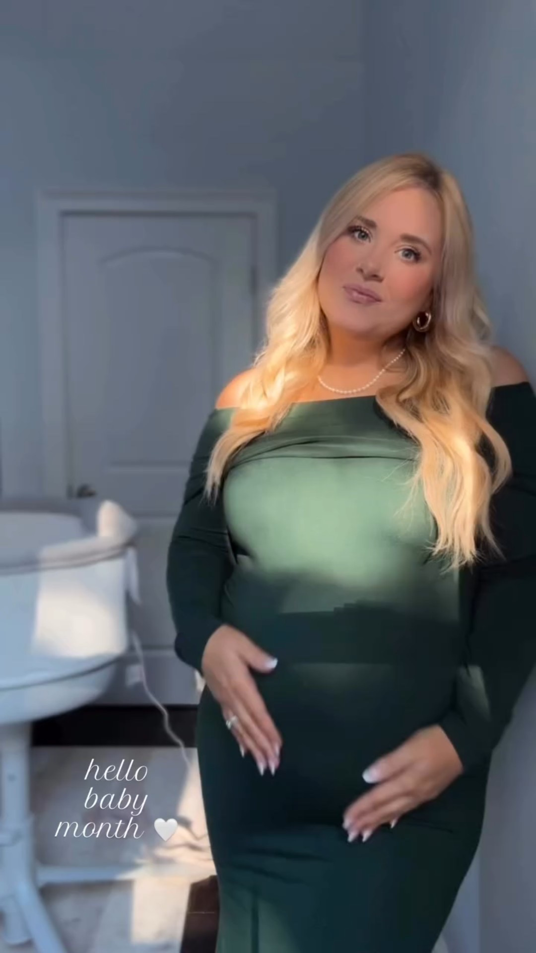 Technically 35 wks, but who’s counting 🧸👣 Only about a month left until our baby boy is here! 

It was so fun getting all dressed up for our Christmas photos, dress linked on my LTK 🎄💚

#pregnant #pregnancy #34weeks #babyboy