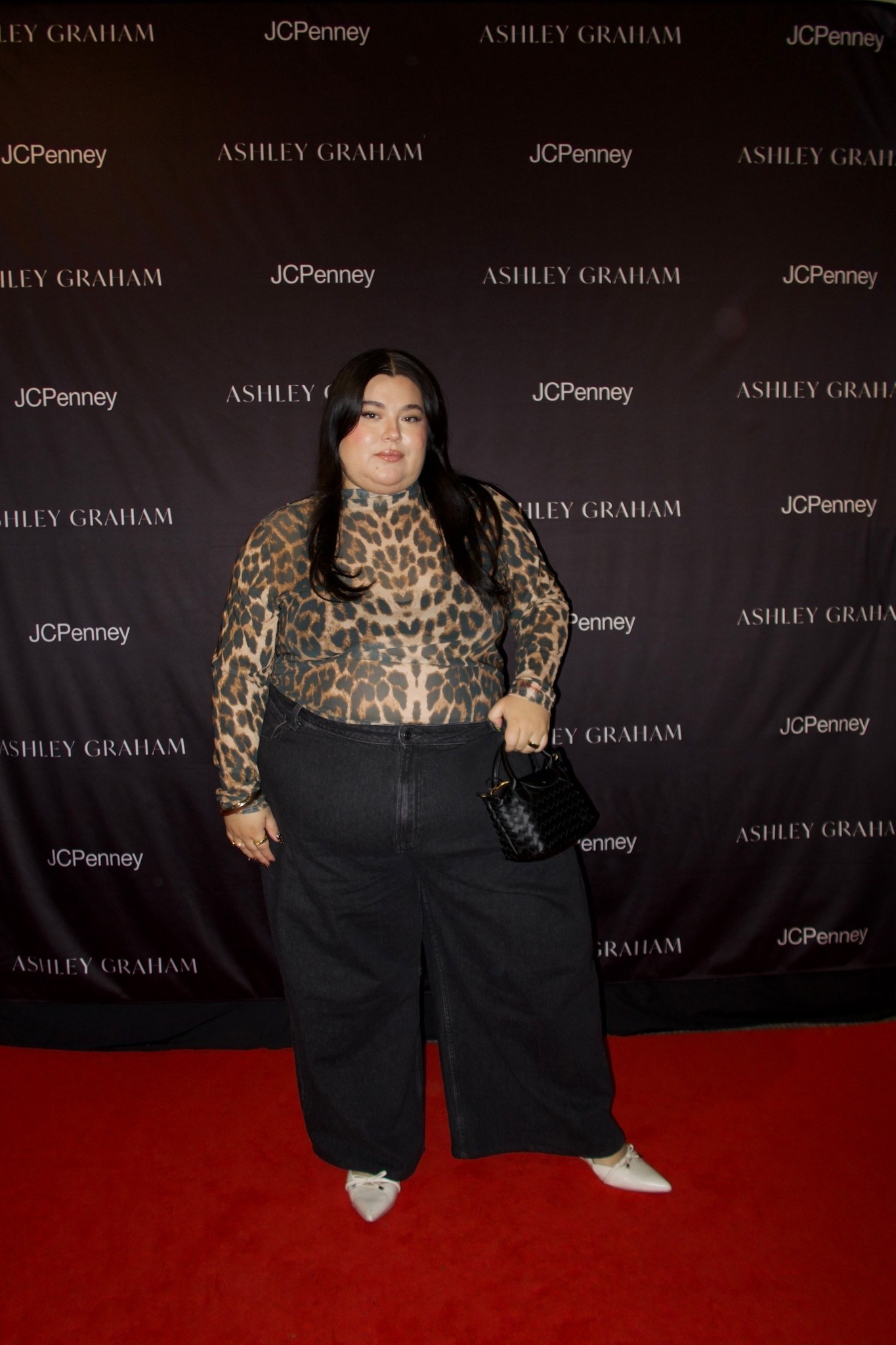 top: 3X
bottoms: 26 but tailored & hemmed! 

#LTKStyleTip #LTKPlusSize