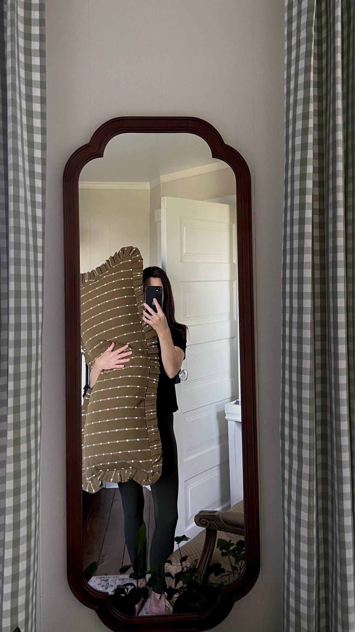 This giant bolster pillow! The ruffle! The color!🥰 Curtains are Two Pages! Use CREEKLINEHOUSE for 20% off.🤍

#LTKcanada #LTKhome