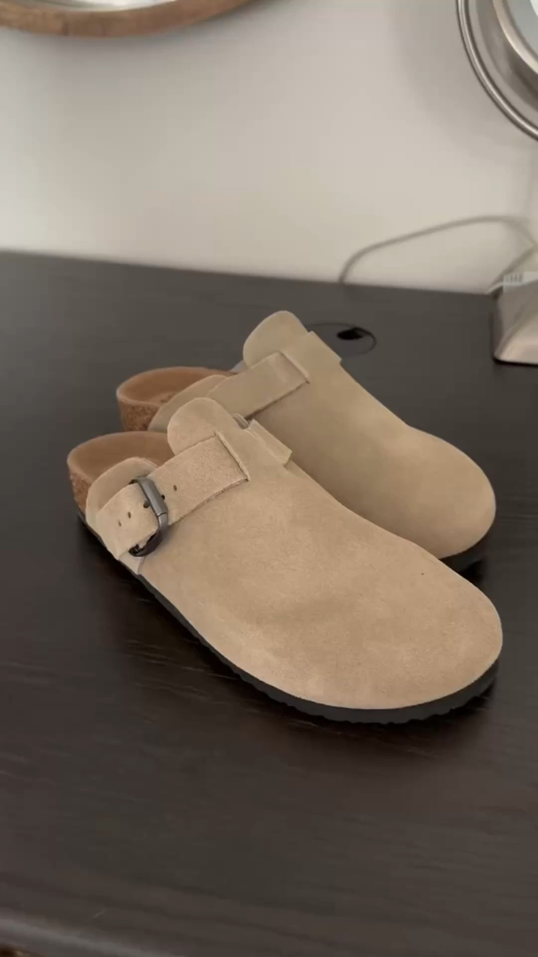 lately it’s been all about pieces that feel as good as they look 🤍

these are the ones I keep by the door for coffee runs, errands, and everything in between ☁️

#ltkfinds #cozystyle #everydayessentials #springoutfits #minimalstyle #casuallook #comfortwear


#LTKSaleAlert #LTKTravel #LTKSeasonal