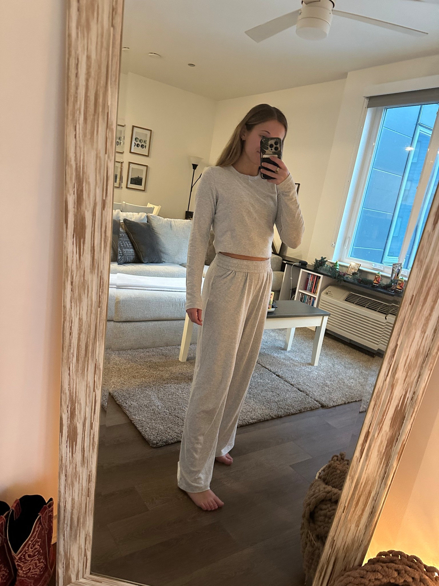 Utterly obsessed with this lounge set - it is the softest, comfiest thing I’ve ever put on