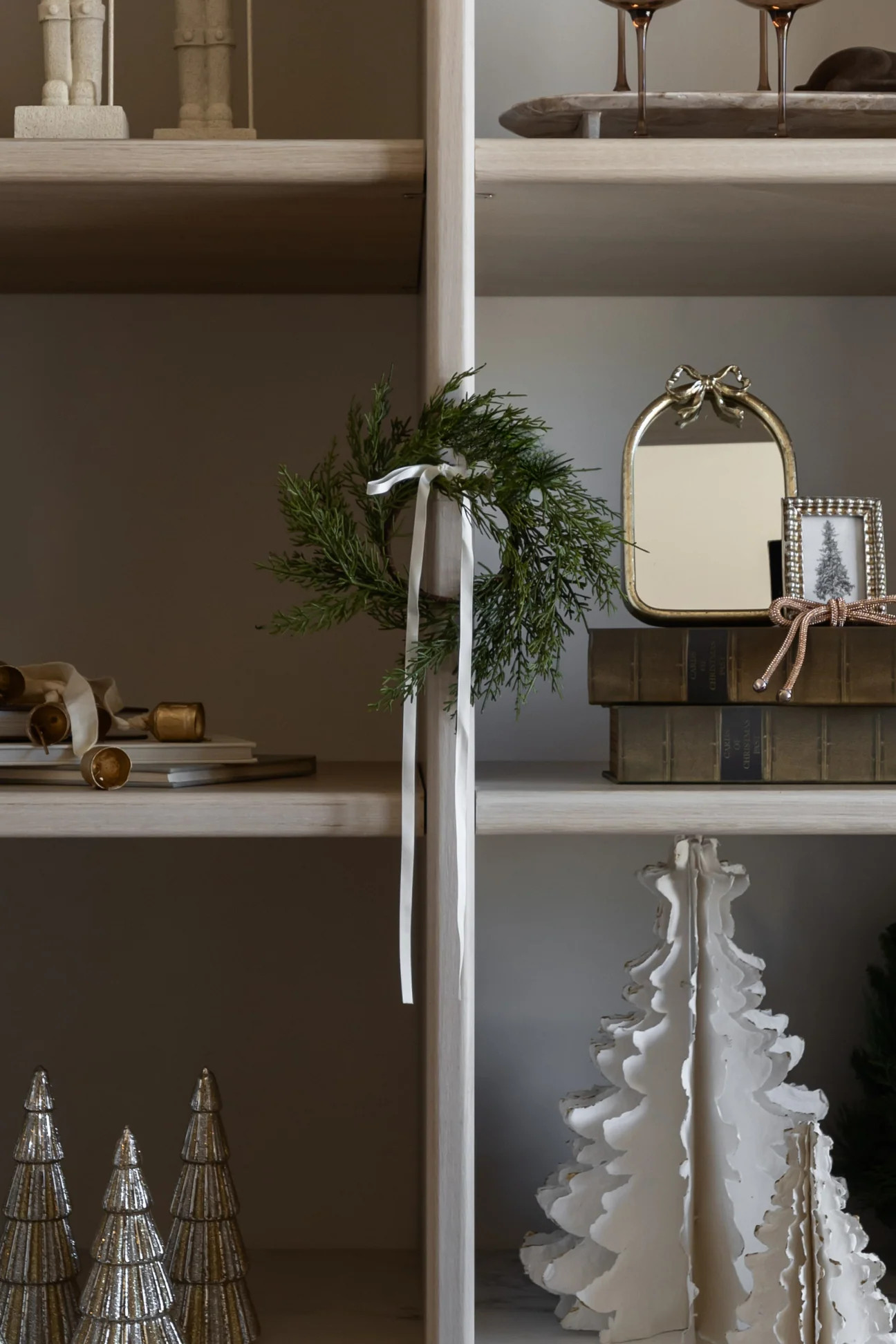 Cedar Pine Mini Wreath - 10" | THELIFESTYLEDCO