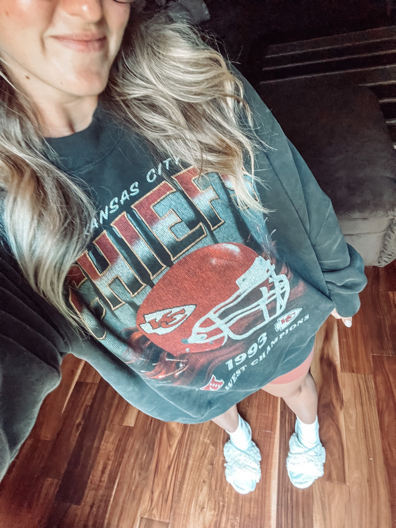 Let’s go Chiefs!!! A must have sweatshirt for football szn!! Oversized fit, M 