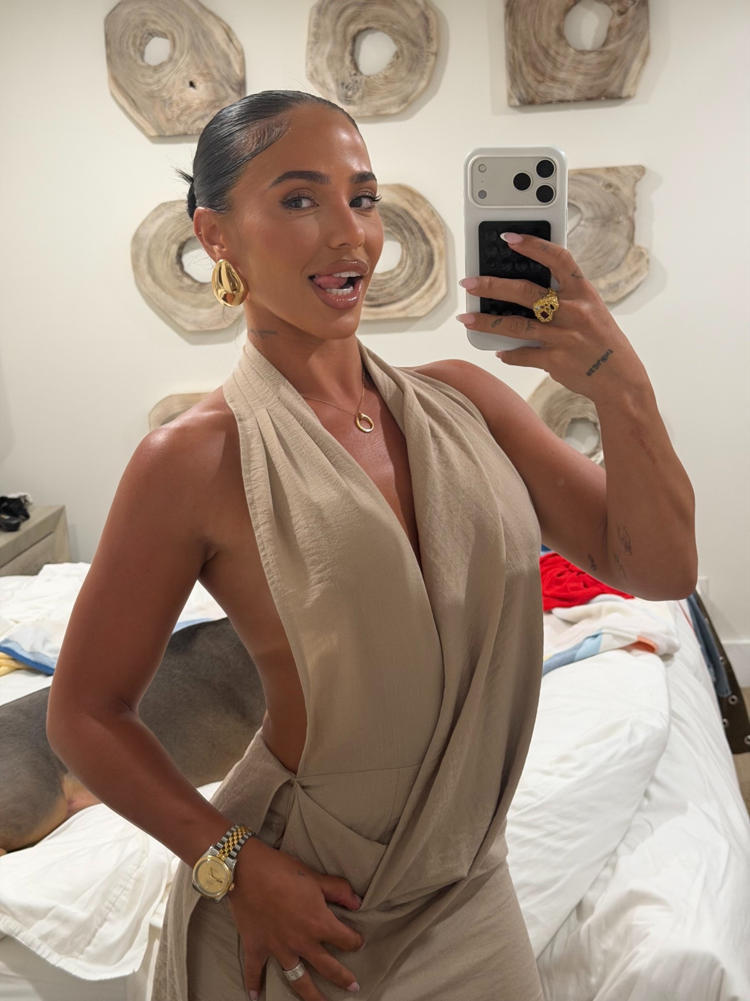 The dress is by Mars the label but unfortunately it’s not in the site but I linked the most similar one! 