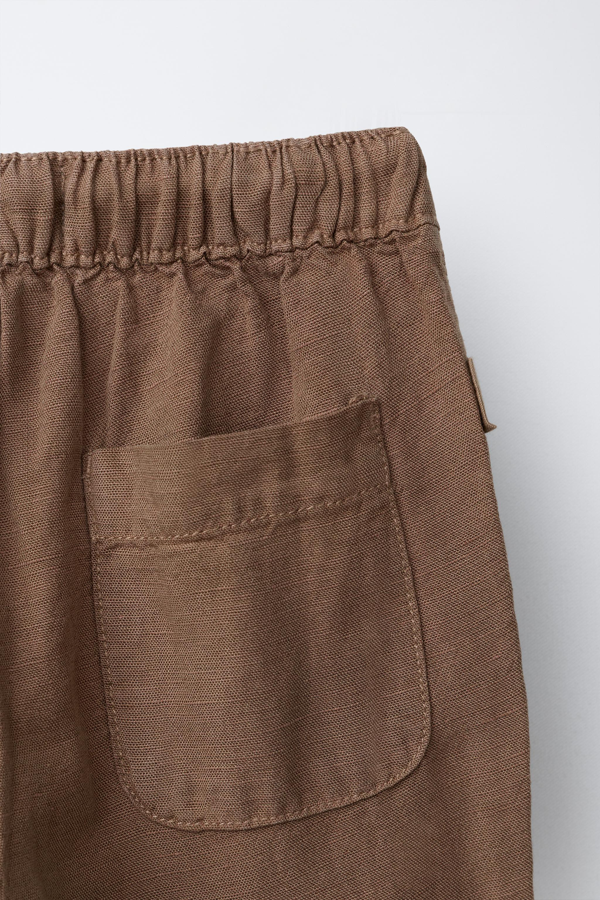 Pantalon avec taille élastique et cordons ajustables avant. Poches avant et de type plastron au ... | Zara US