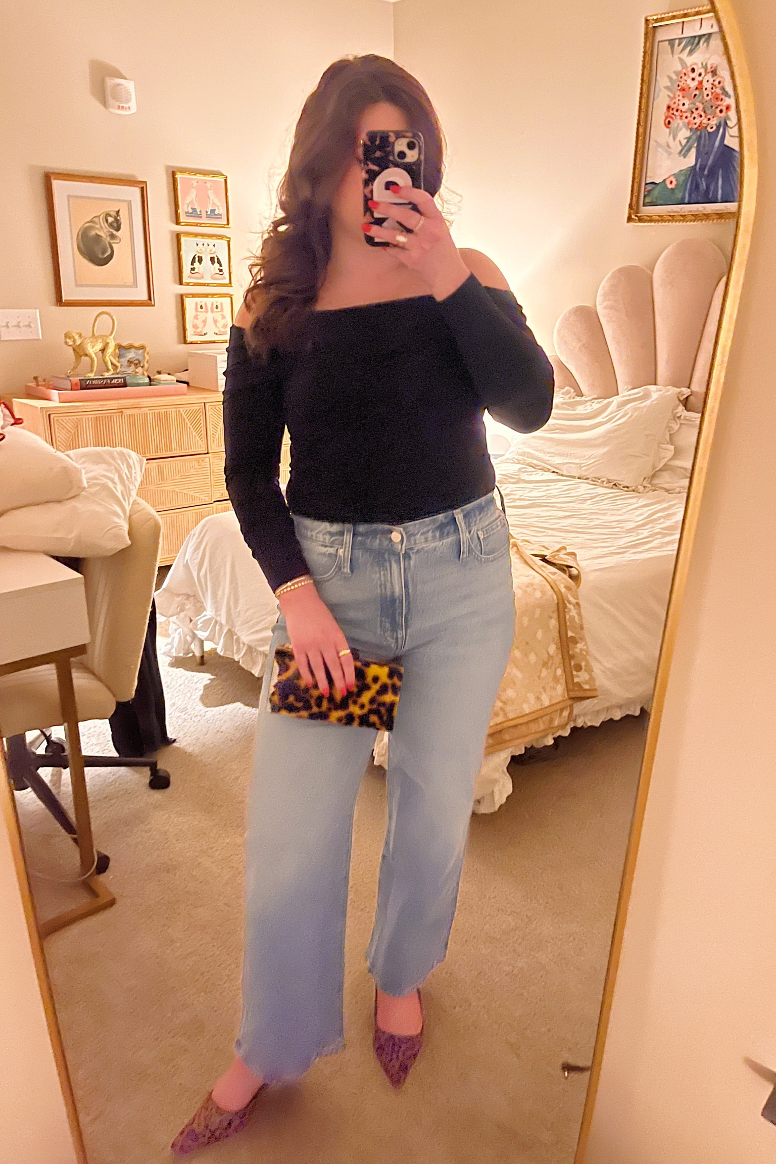 Black off the shoulder top // light wash high waisted loose fit jean // leopard print kitten heel // tortoiseshell clutch (wearing a size 30 regular in jeans, fit slightly loose but TTS)