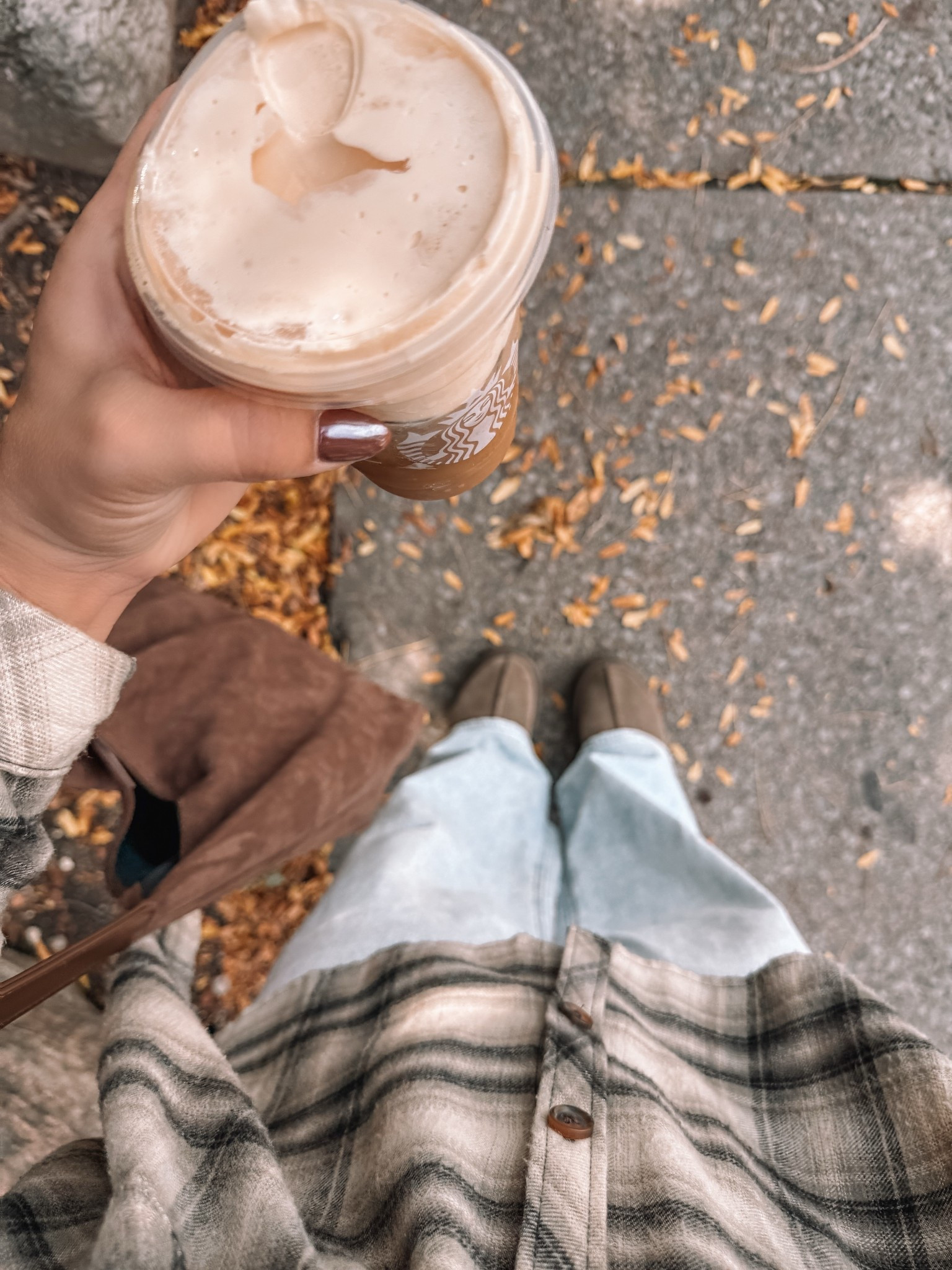 November was good to me. Thankful for all the little things, like cozy clothes, pretty leaves and pumpkin crème cold brews 🤎 
•
•
•


#LTKSeasonal #LTKootd