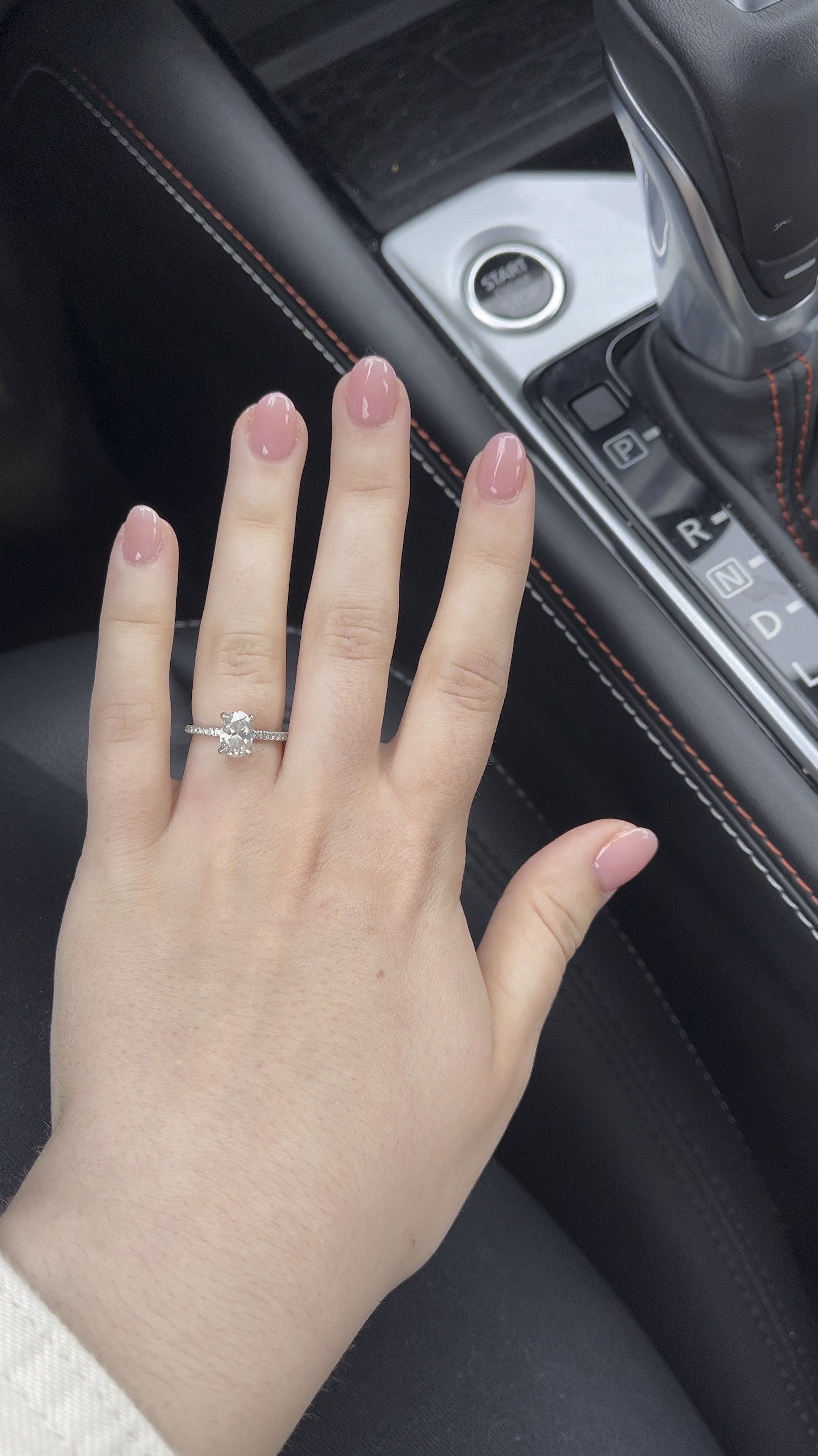 Obsessed with my engagement ring 💍